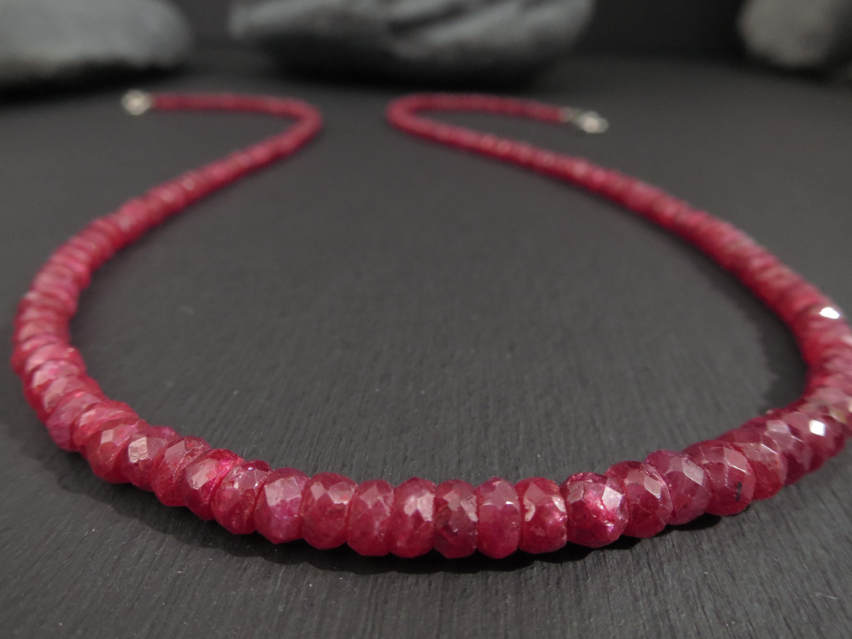 Rote Rubin Kette facettiert natürlich und unbehandelt