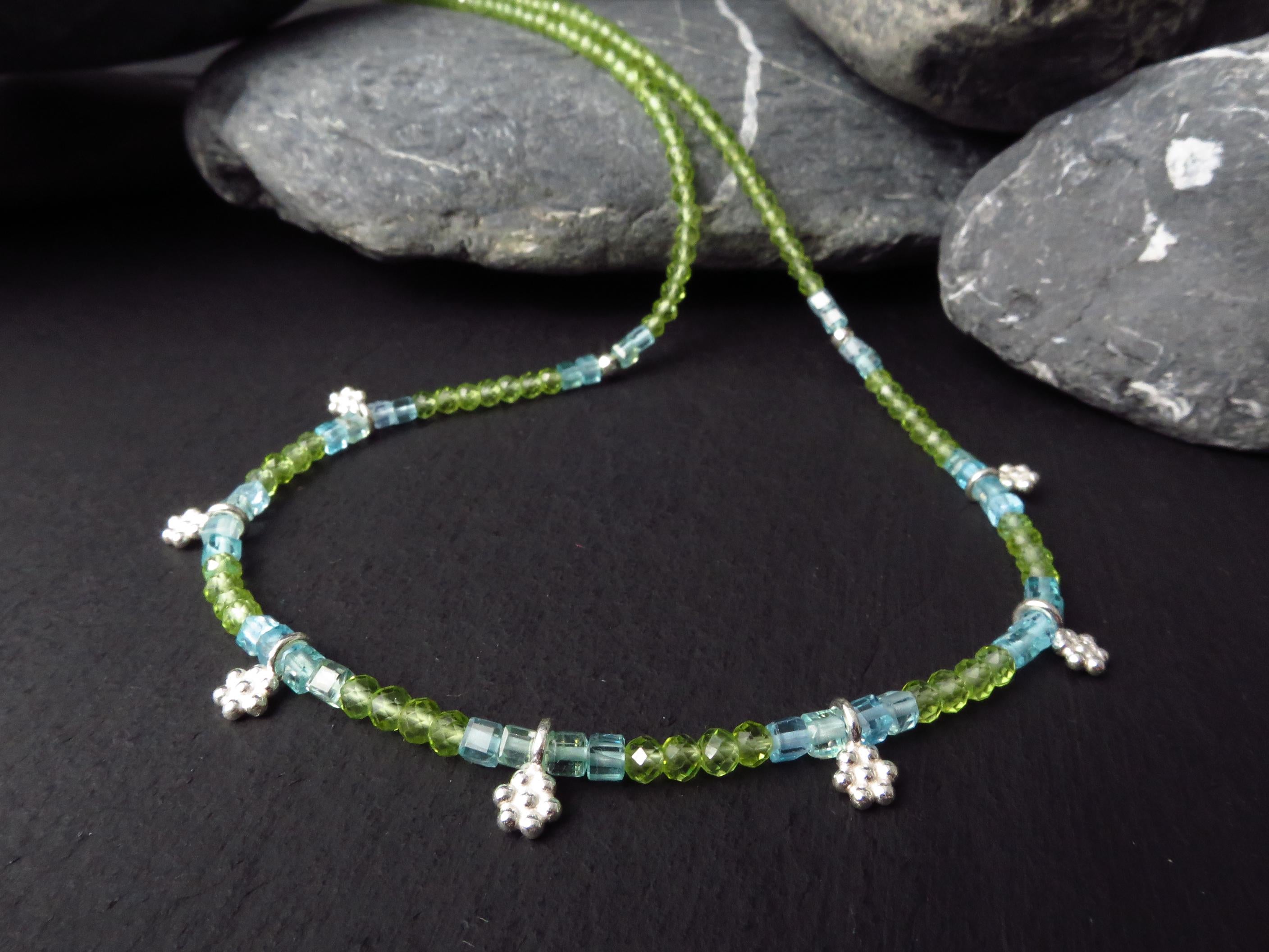Peridot Kette grün 44,5cm Apatit Würfel Blumen Silber