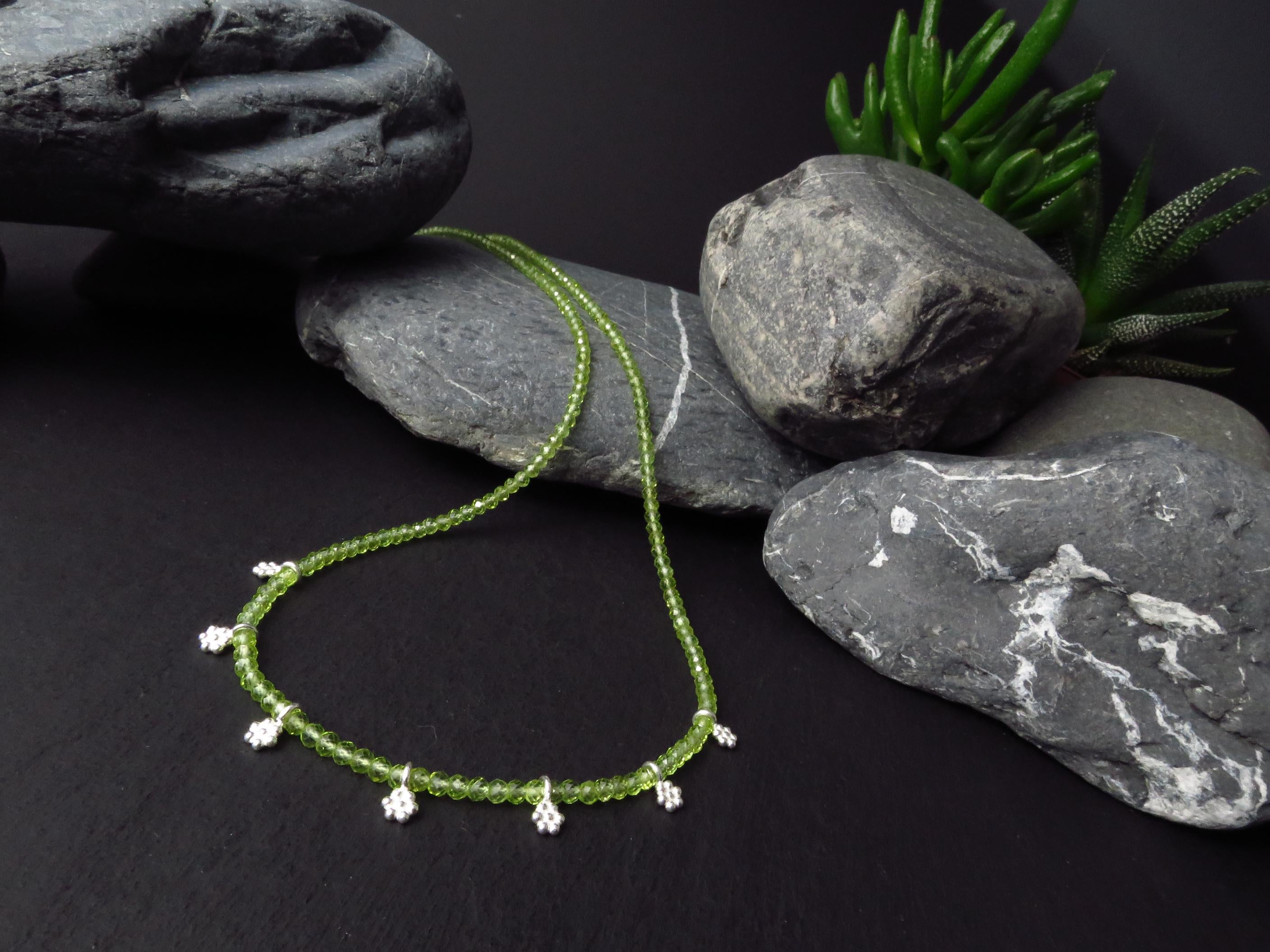 Peridot Kette grün Edelsteinkette 49cm Blumen Silber
