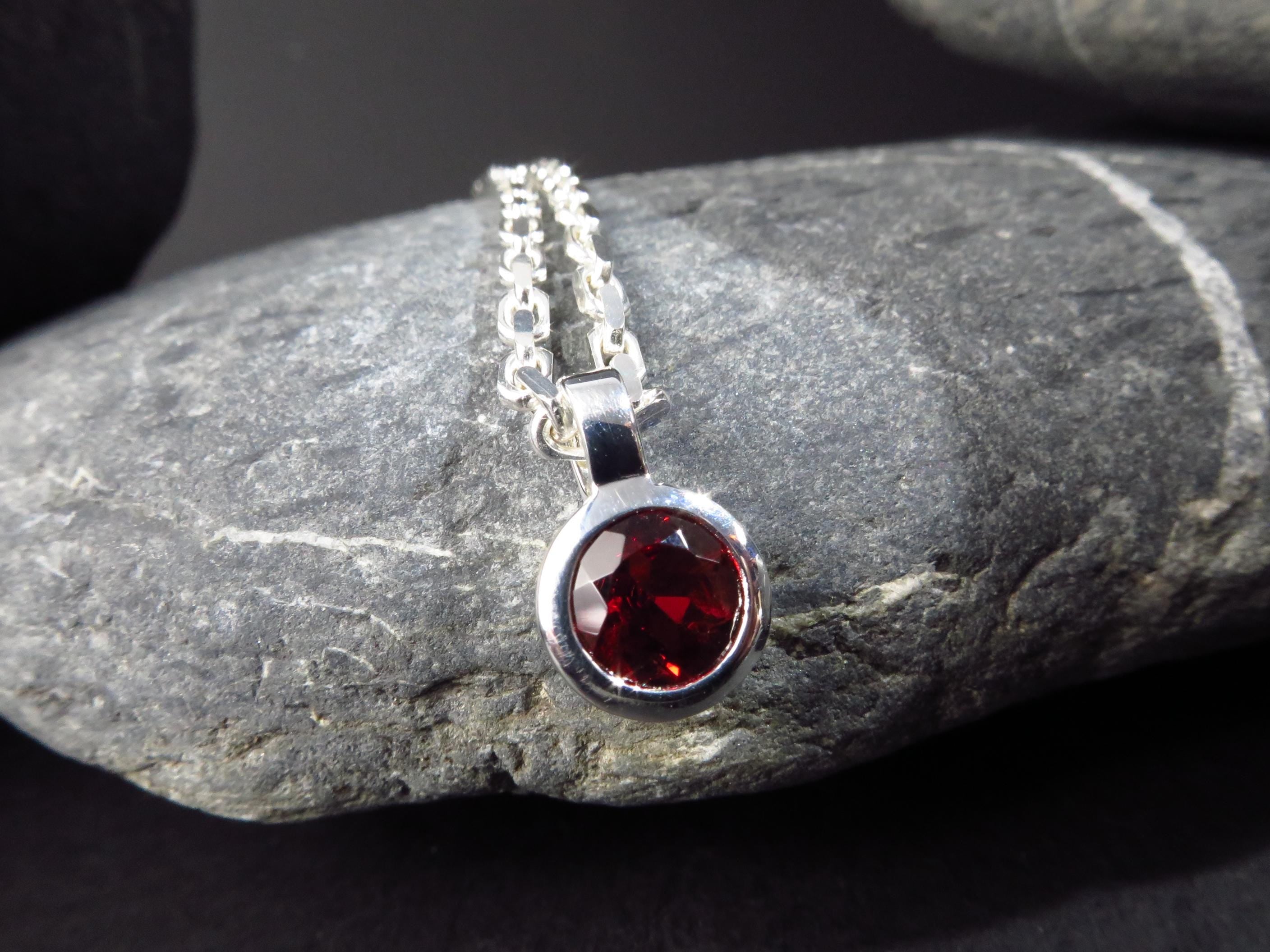 Granat Kettenanhänger Silber Geburtsstein Januar