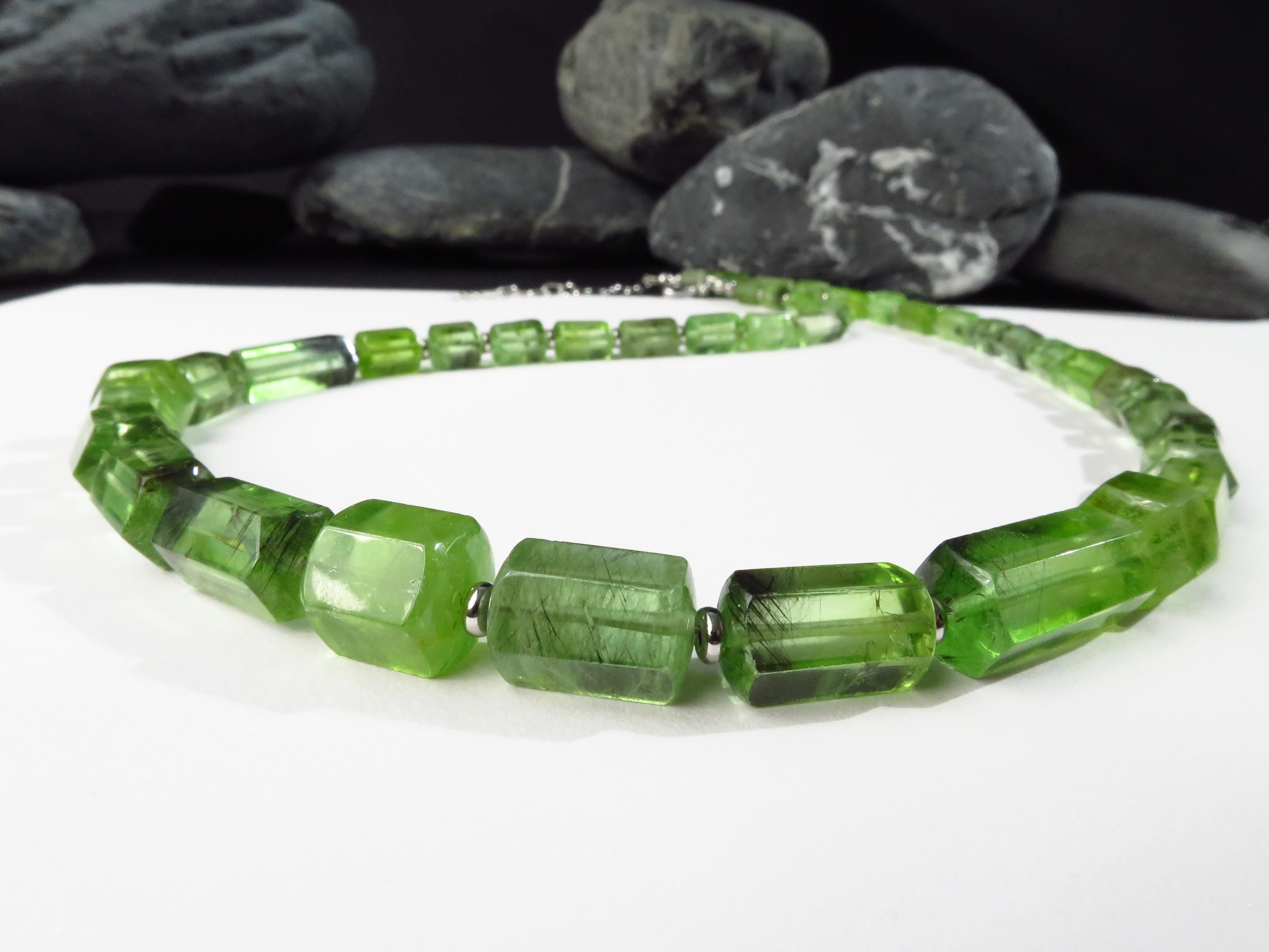 Peridot Ludwigit Kristalle Nadeln Kette Silber Rarität