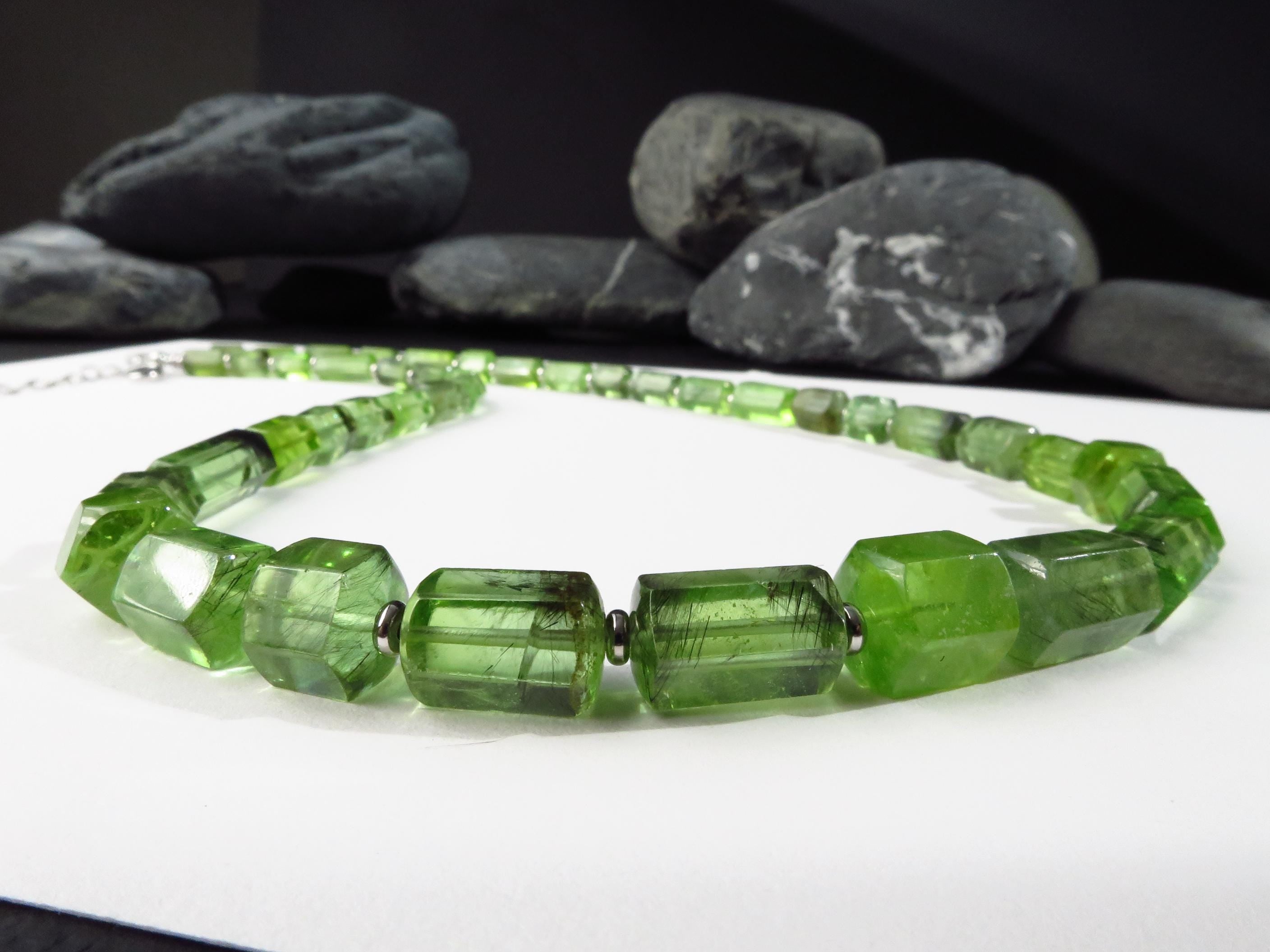 Peridot Ludwigit Kristalle Nadeln Kette Silber Rarität