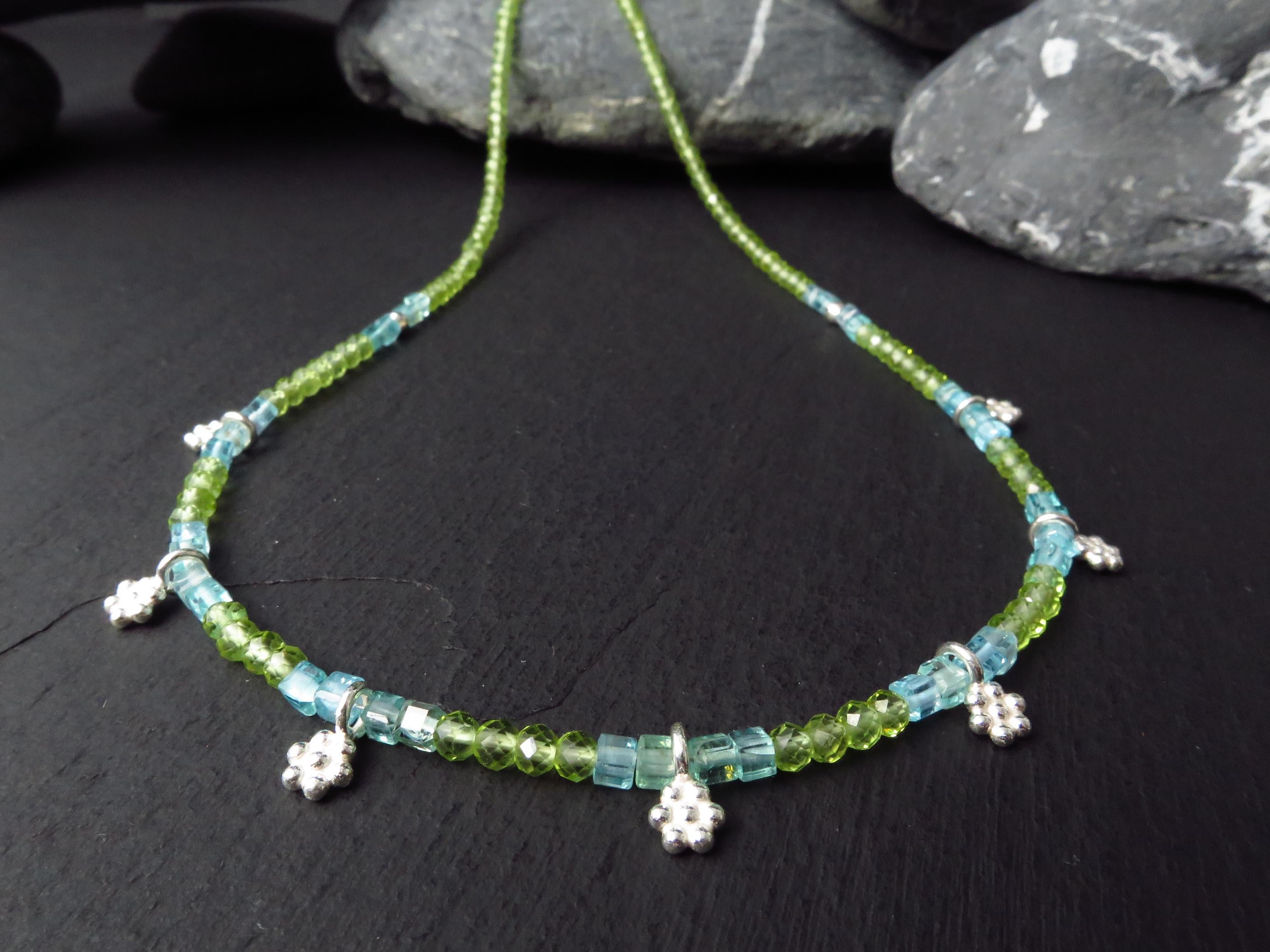 Peridot Kette grün 44,5cm Apatit Würfel Blumen Silber