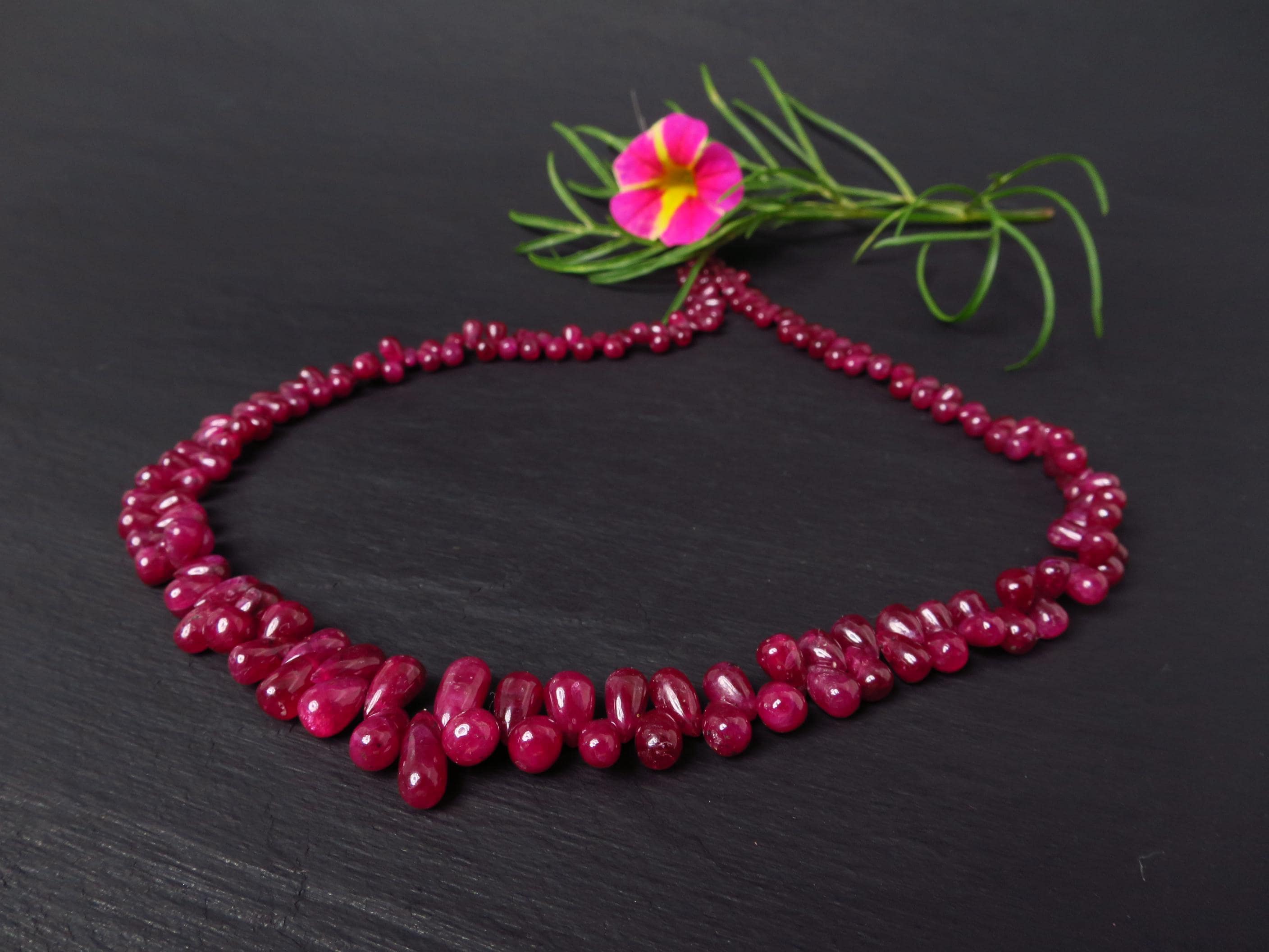Rubin Tropfenkette rot 47cm Natur Edelstein Collier
