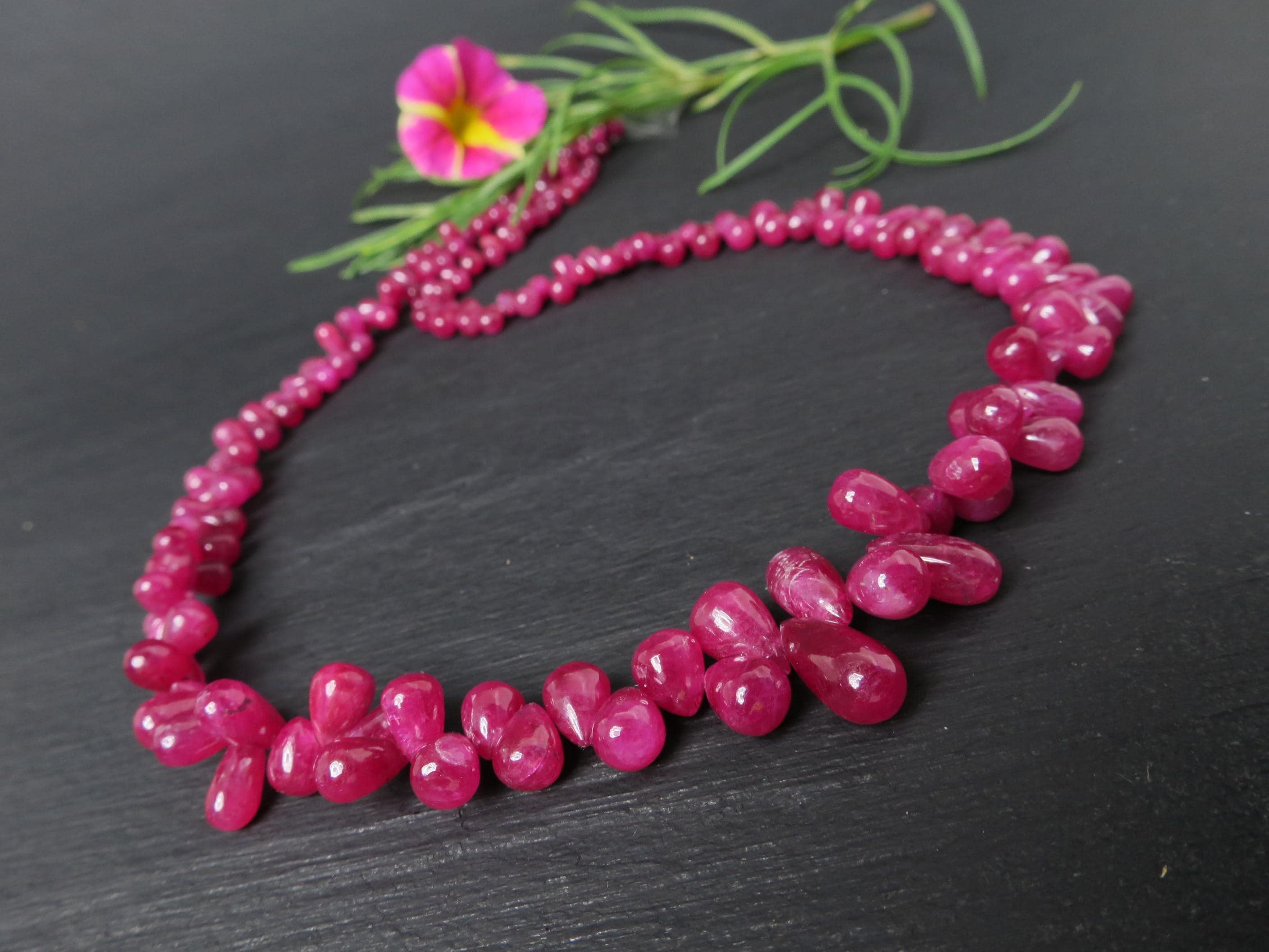 Rubin Tropfenkette rot 48cm Natur Edelstein Gold