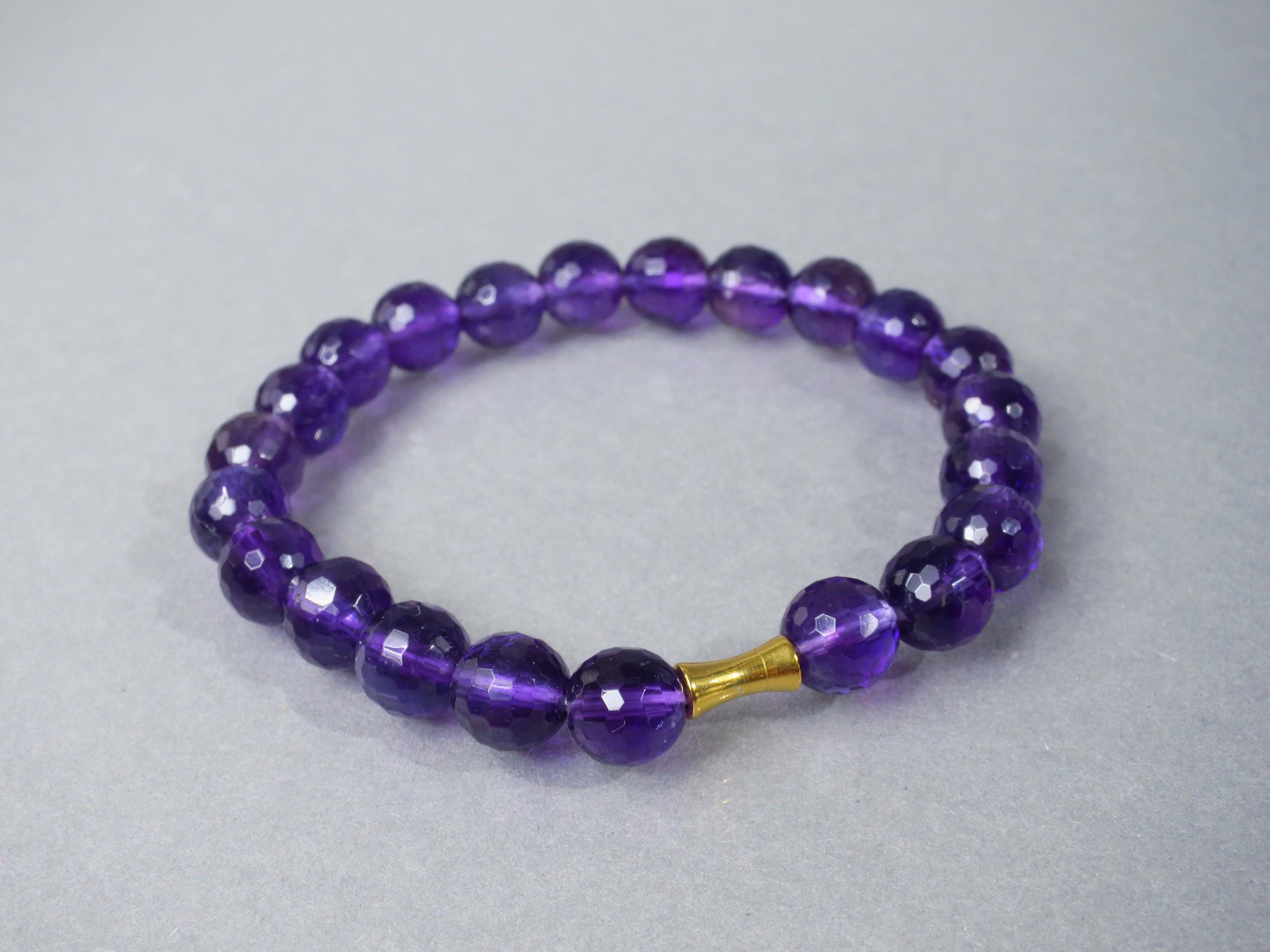 Amethyst Edelstein Armband in Lila und Gold, Stapelarmband, bangle bracelet