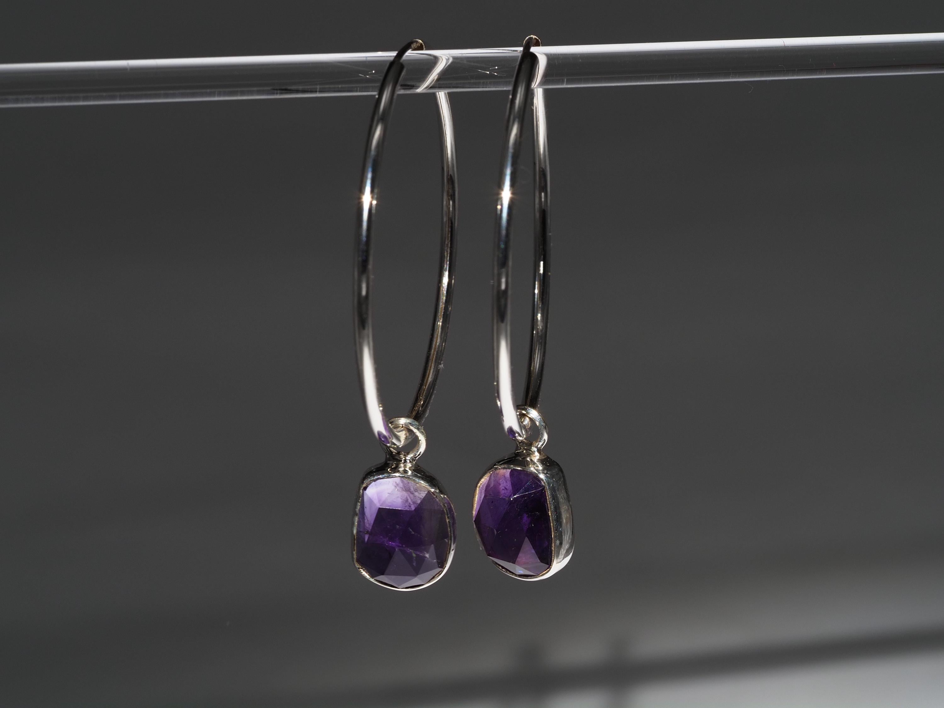 Amethyst Silber Creolen – elegante Ohrringe mit lila Edelsteinen