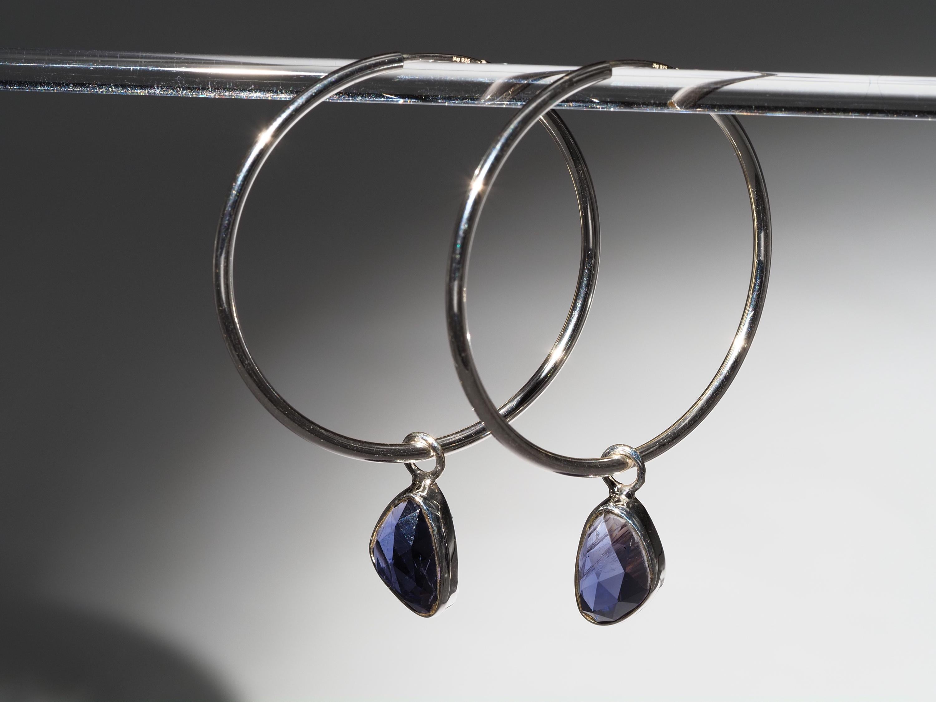 Iolith Silber Creolen Ohrringe mit mystische blaue Edelsteinen