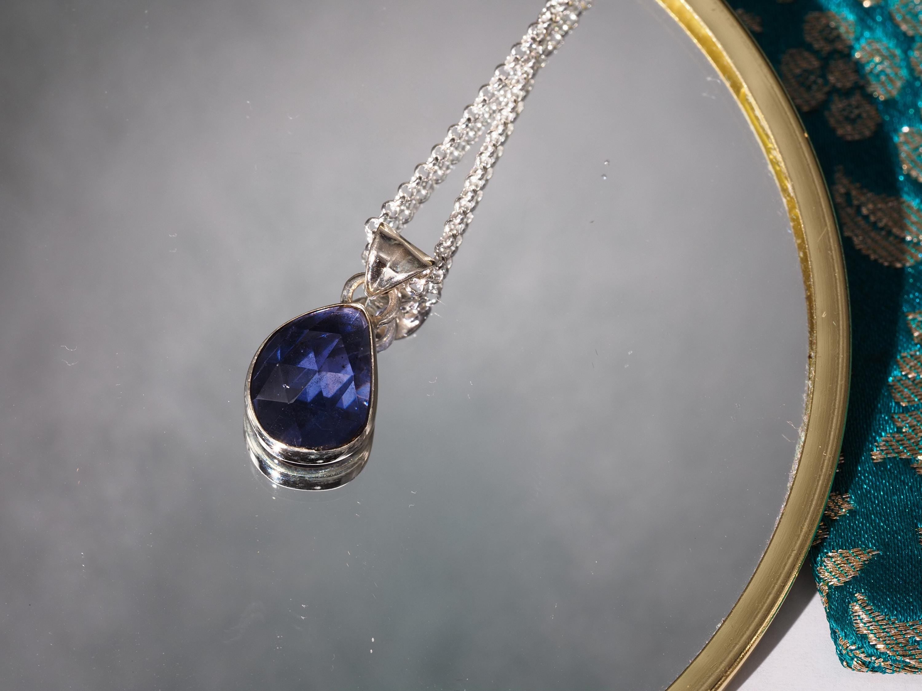 Anhänger Iolith – zierlicher Edelsteinanhänger Silber