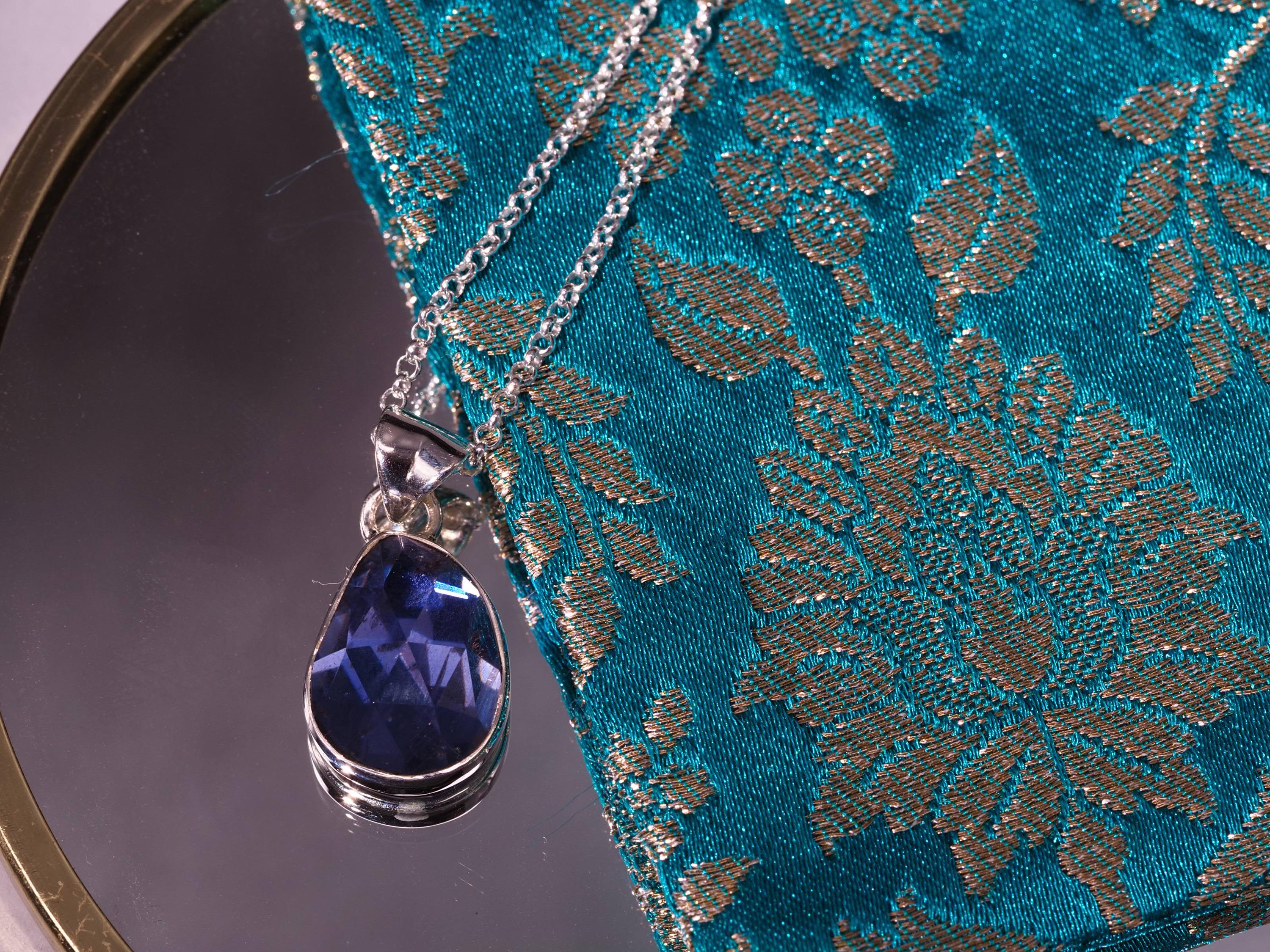 Anhänger Iolith – blauer Edelsteinanhänger Silber