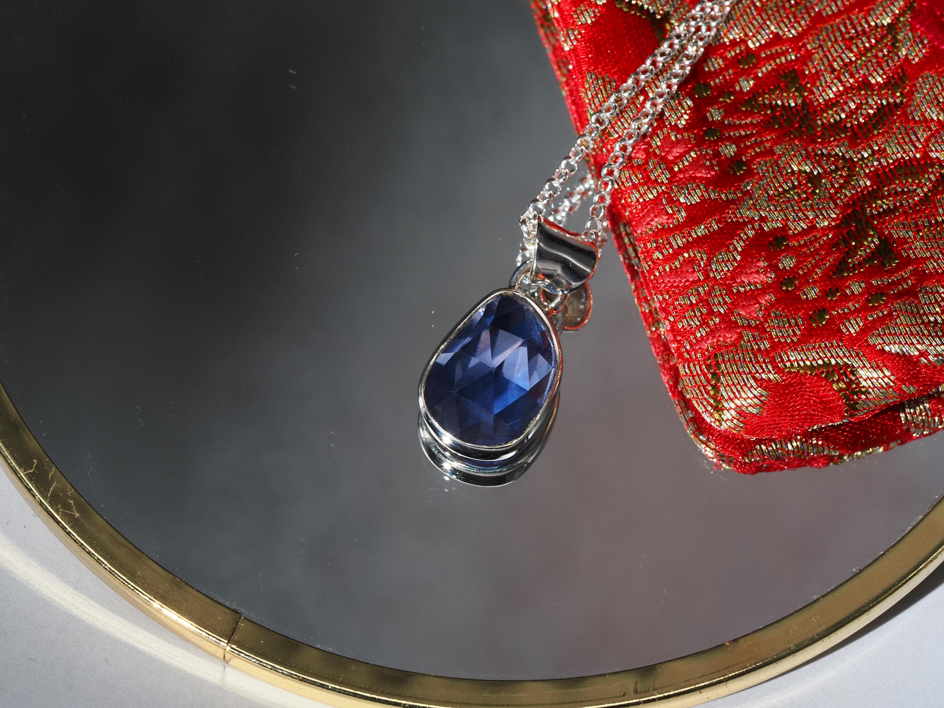 Anhänger Iolith – blau Edelsteinanhänger Silber