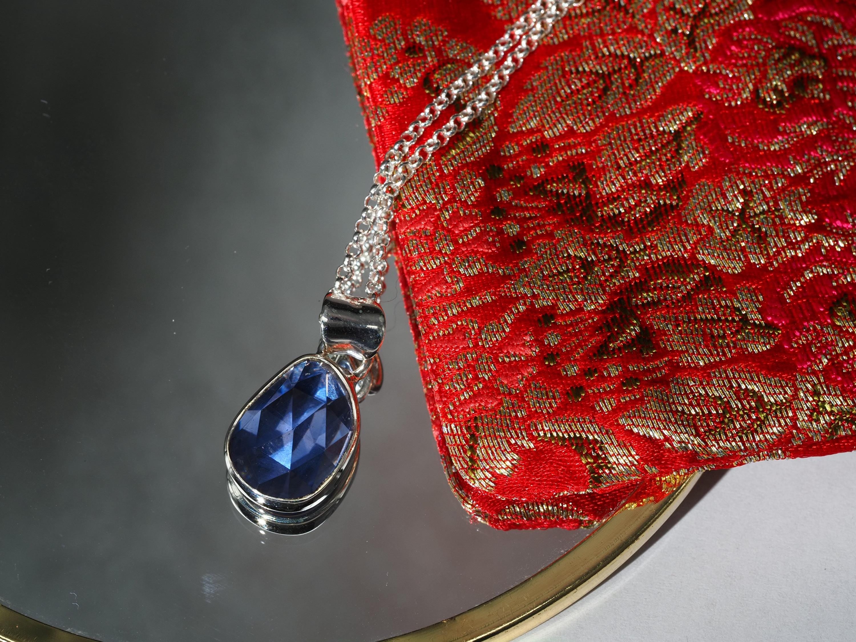 Anhänger Iolith – blau Edelsteinanhänger Silber