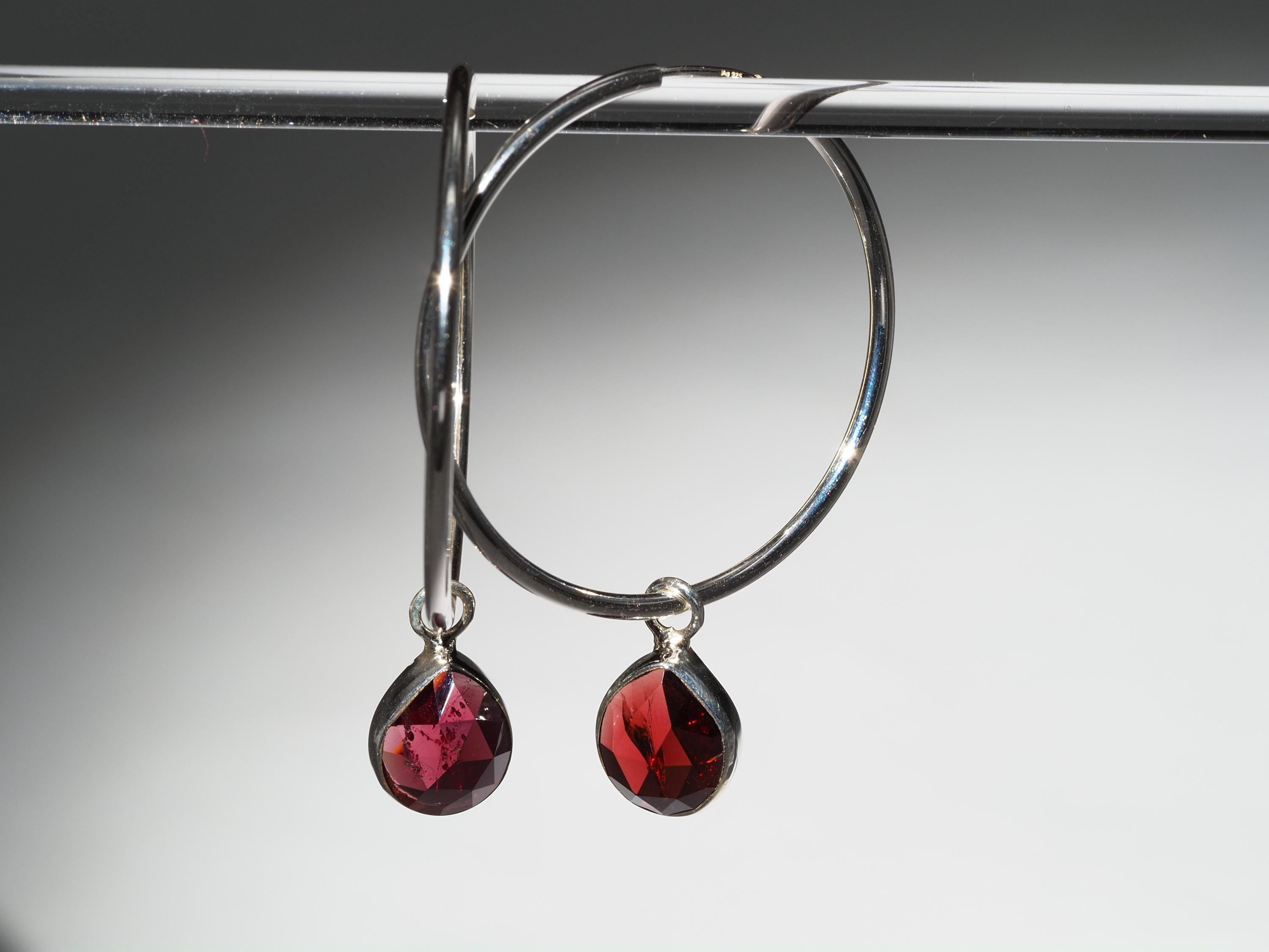 Granat Silber Creolen Ohrringe mit rose cut Edelsteinen