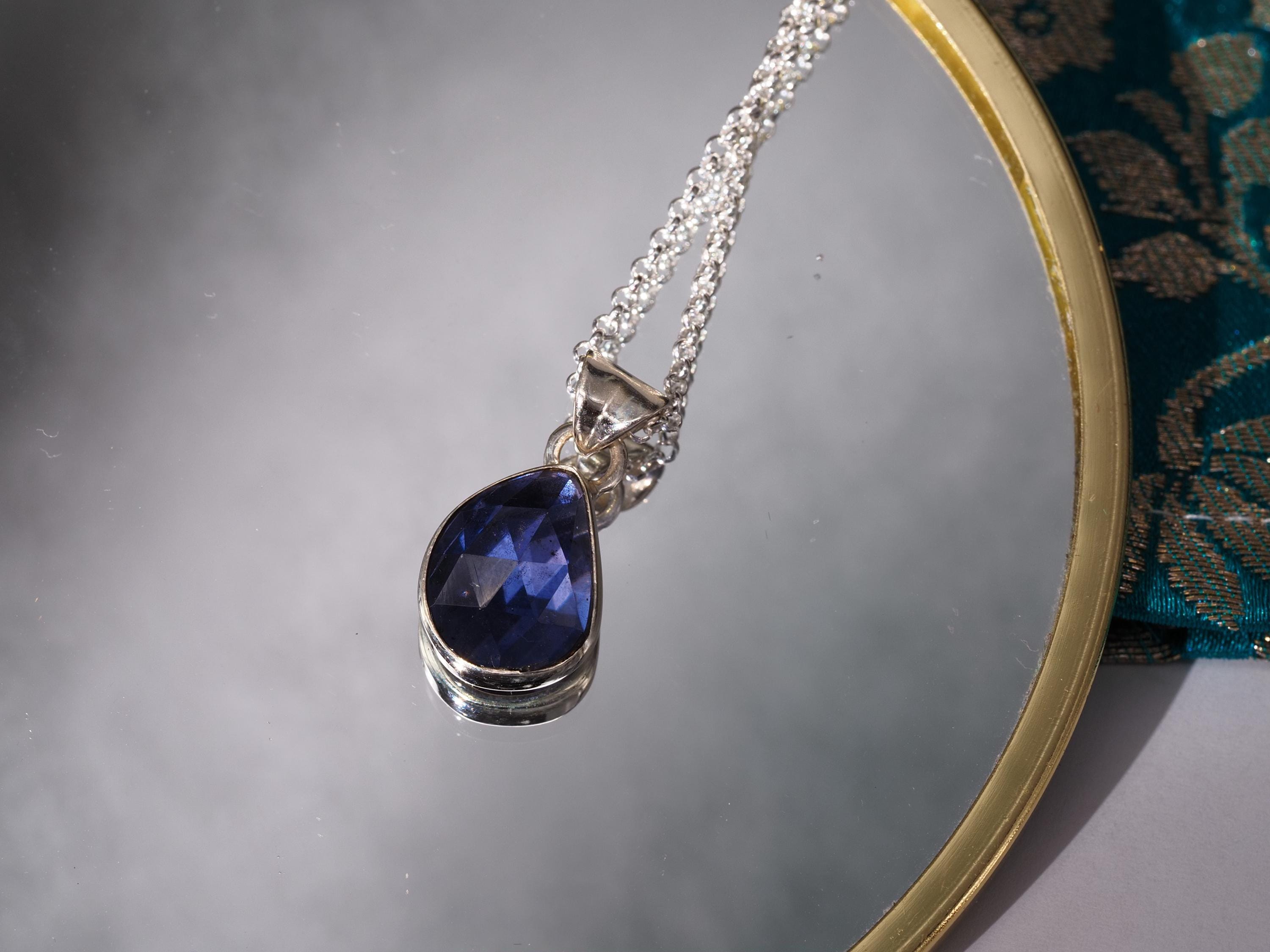 Anhänger Iolith – zierlicher Edelsteinanhänger Silber