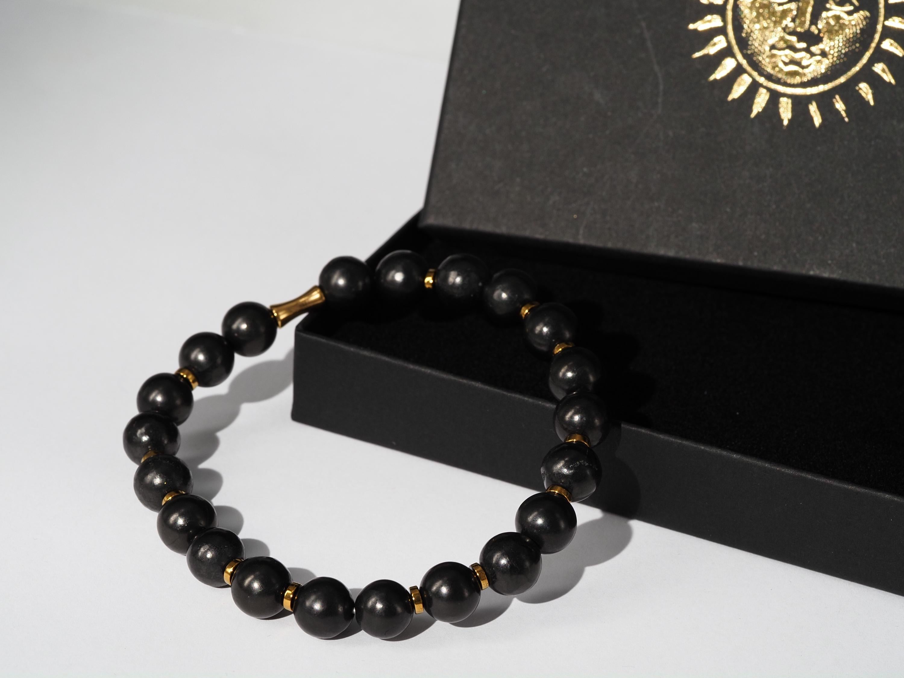 Schungit Armband – edles Schmuckstück aus schwarzem Schungit