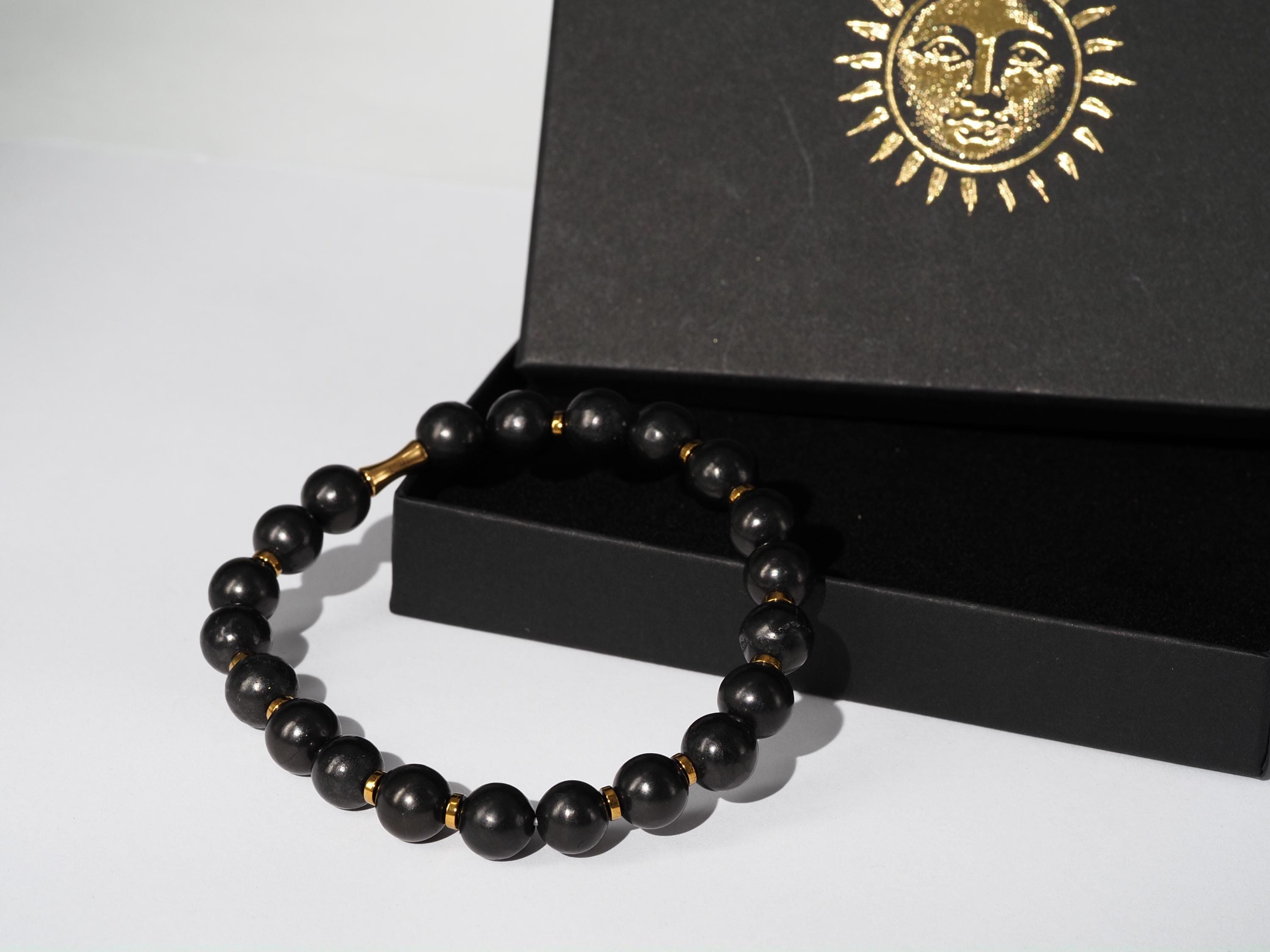 Schungit Armband – edles Schmuckstück aus schwarzem Schungit