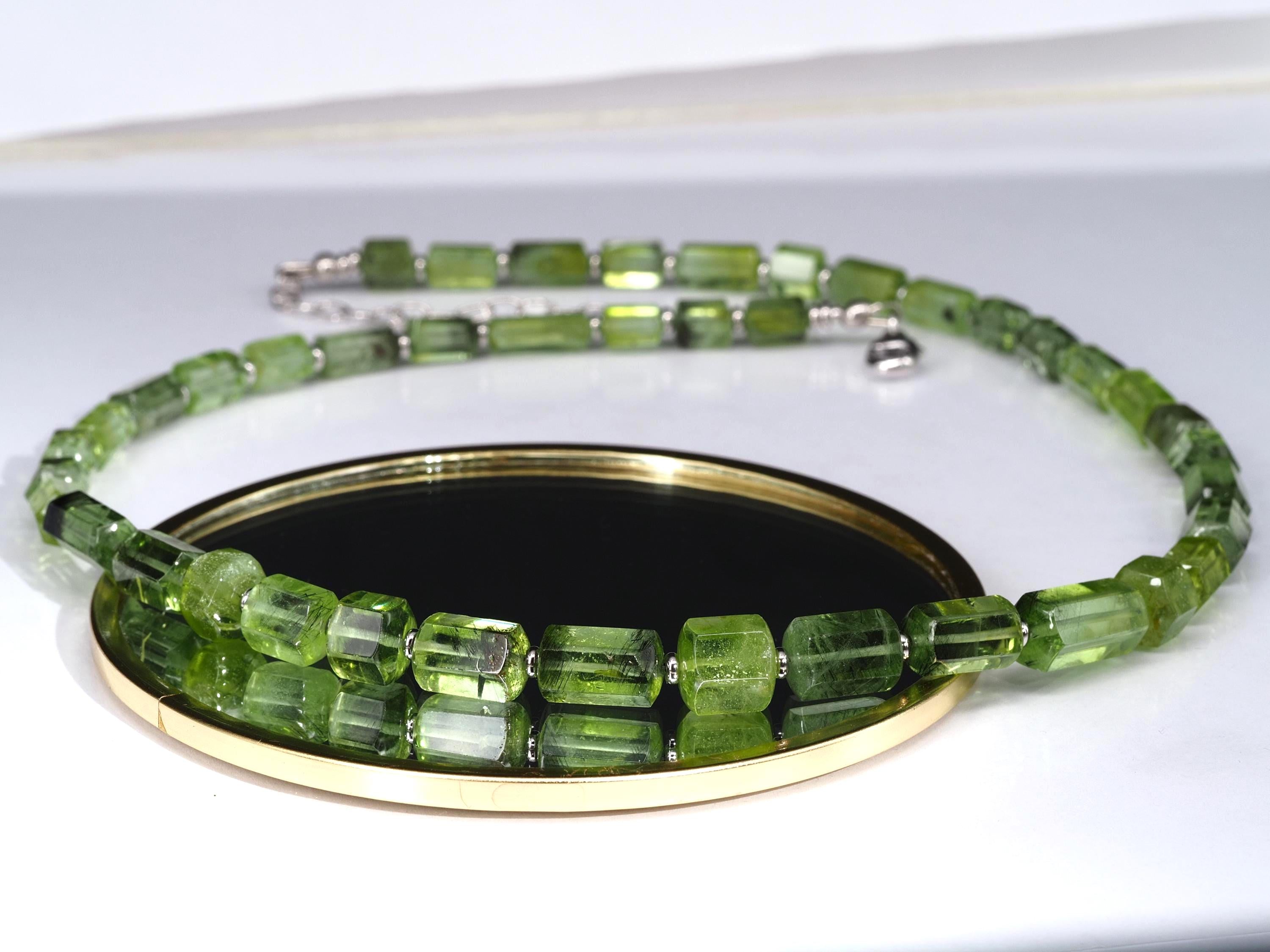 Einzigartige lange Peridot Kette in feinster Qualität