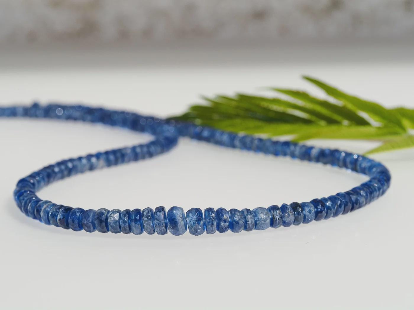 Kyanit Kette Top Qualität in fantastischem Blau lange Kette Handgefertigtes Unikat