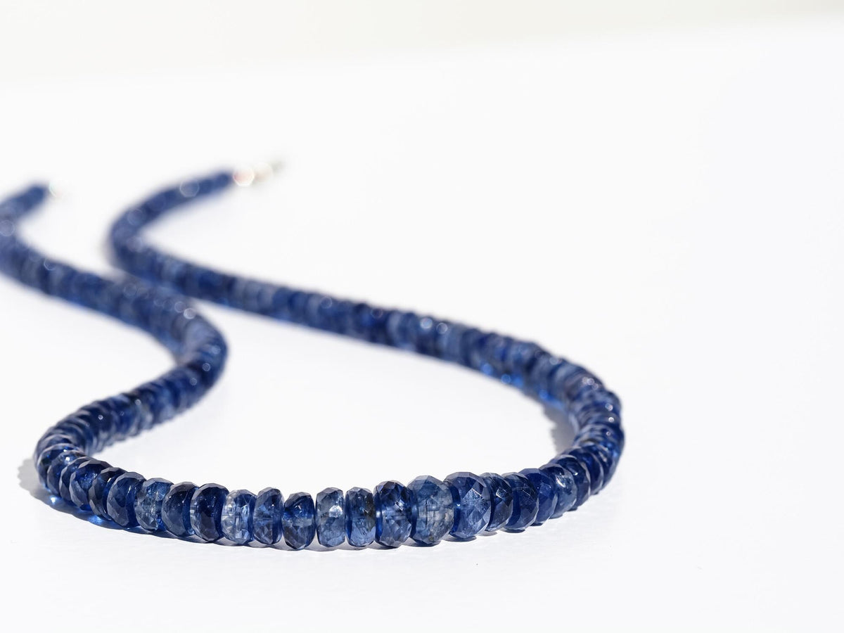 Kyanit Kette Top Qualität in fantastischem Blau lange Kette Handgefertigtes Unikat