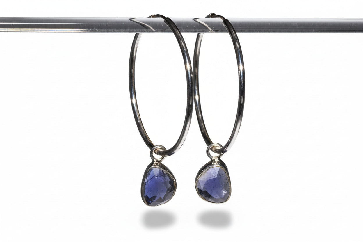 Iolith Silber Creolen – elegante Ohrringe mit mystisch blauem Edelstein