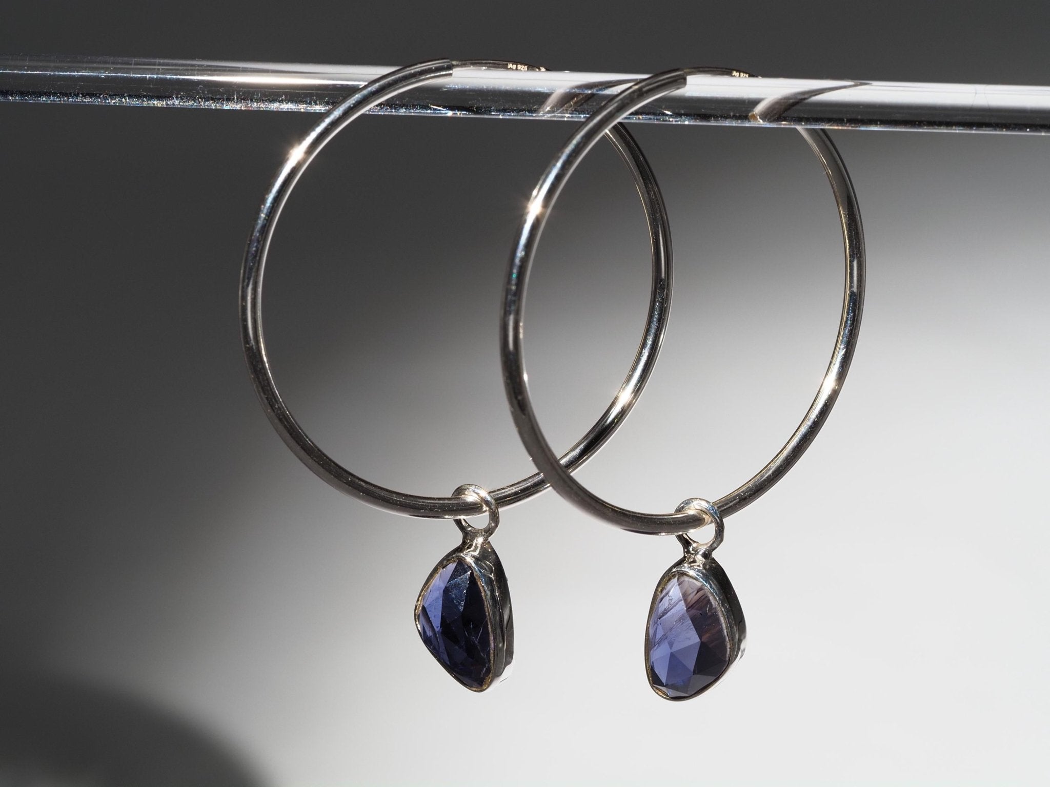 Iolith Silber Creolen Ohrringe mit mystische blaue Edelsteinen