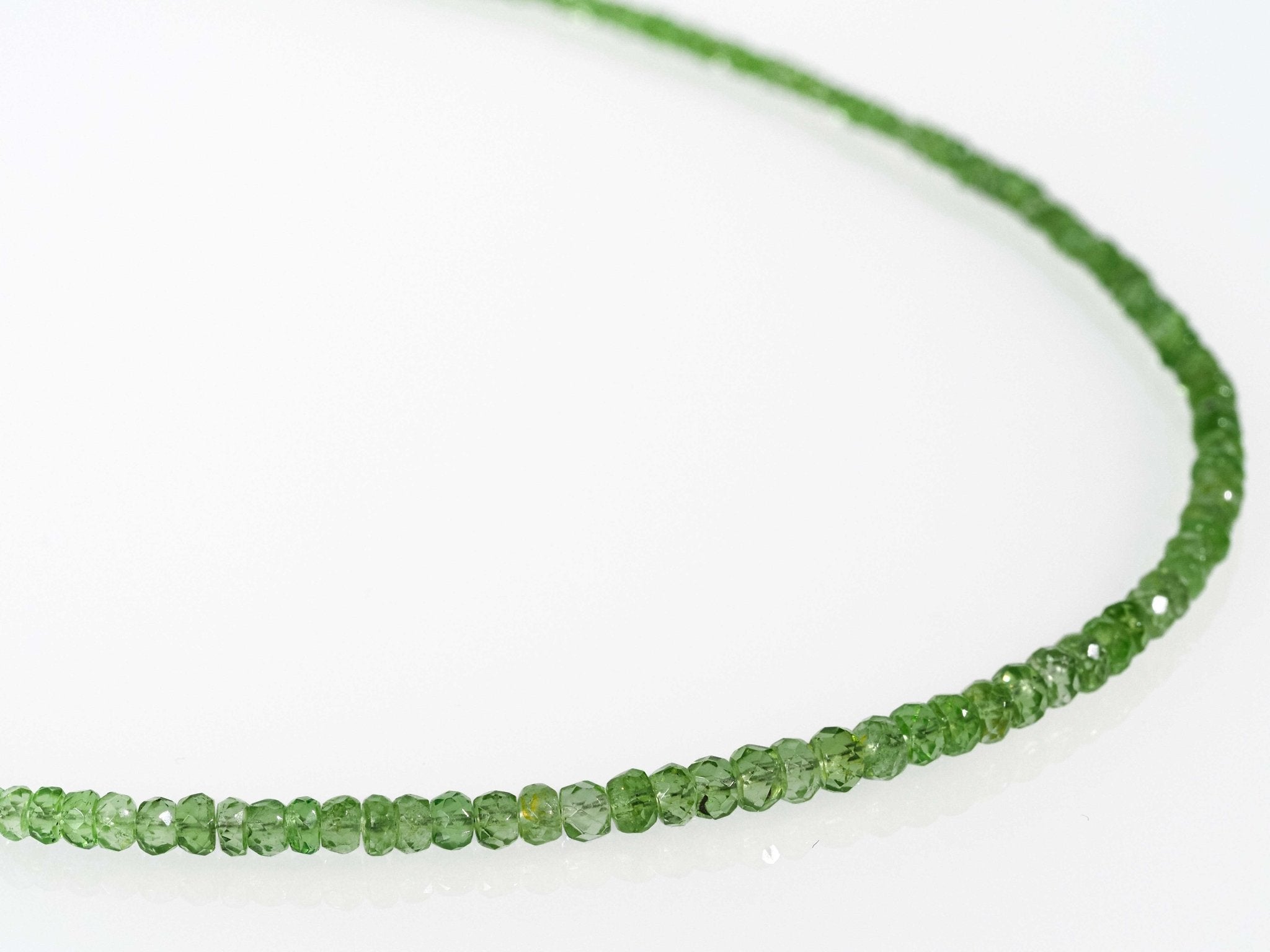 Kurze Tsavorit Kette grüner Granat 41cm