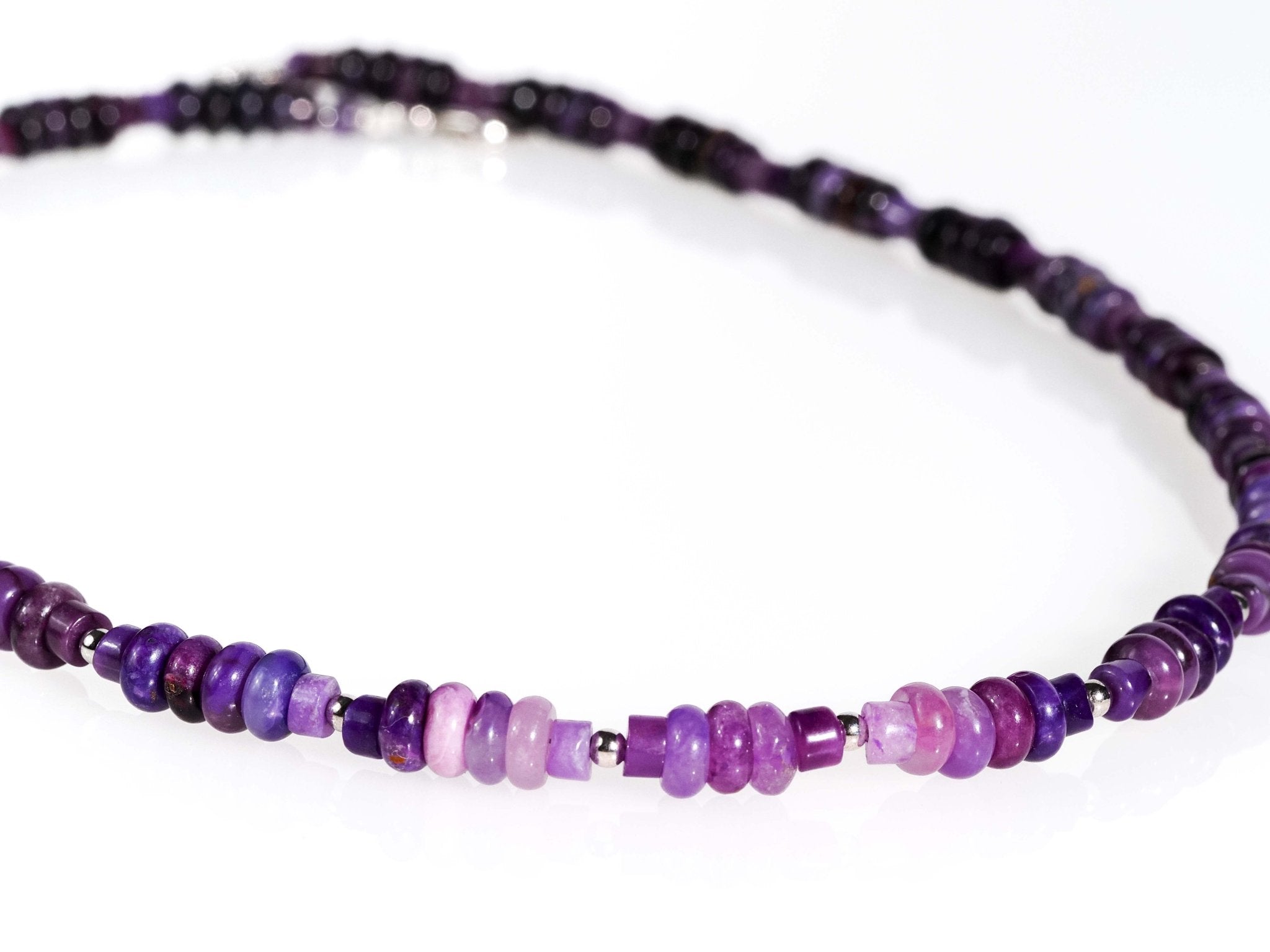 Lange Sugilith Kette – seltene violette Edelsteinkette