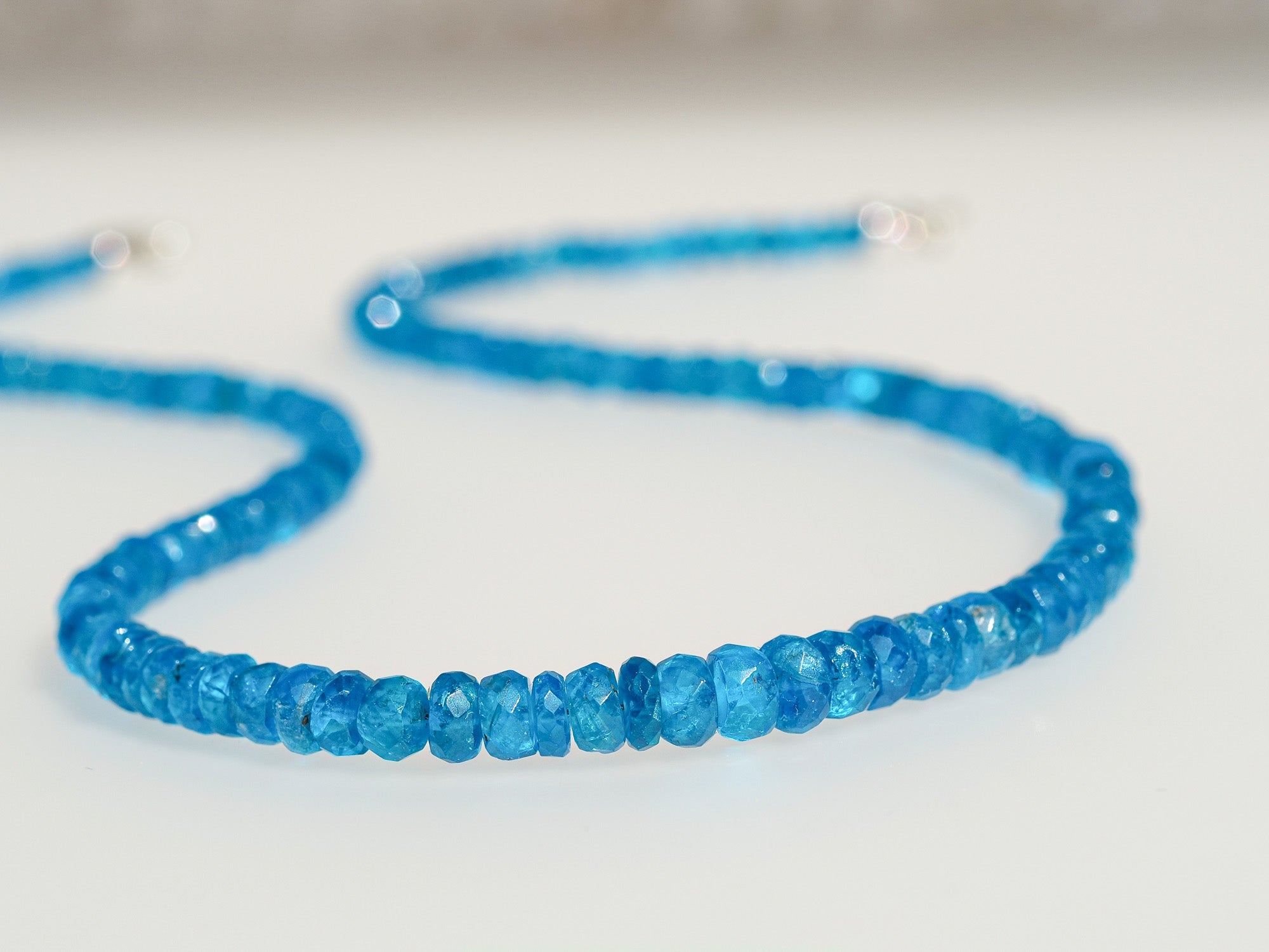 Neon Apatit Kette in Top Qualität mit 925 Silber Verschluss