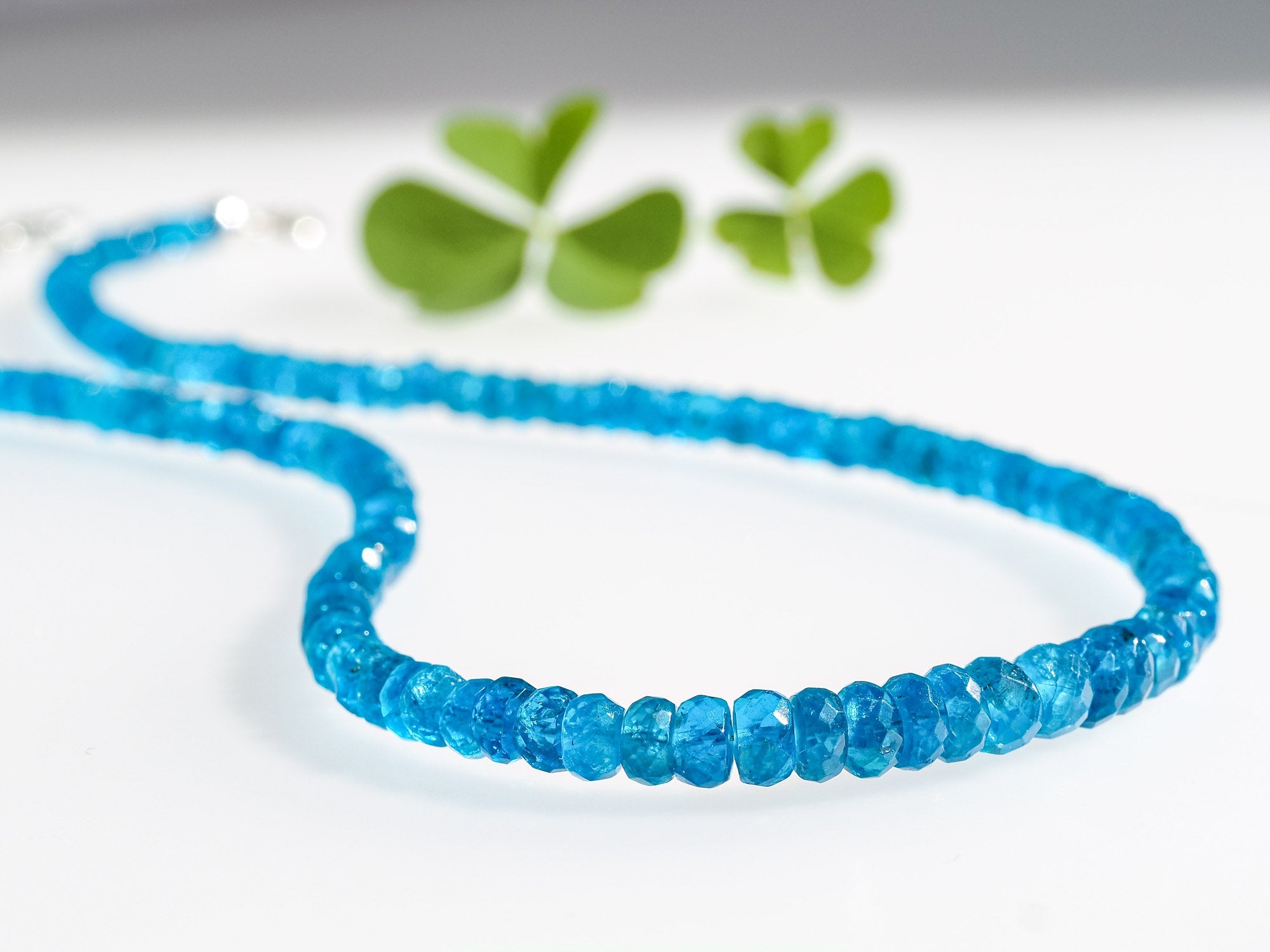 Neon Apatit Kette in Top Qualität mit 925 Silber Verschluss