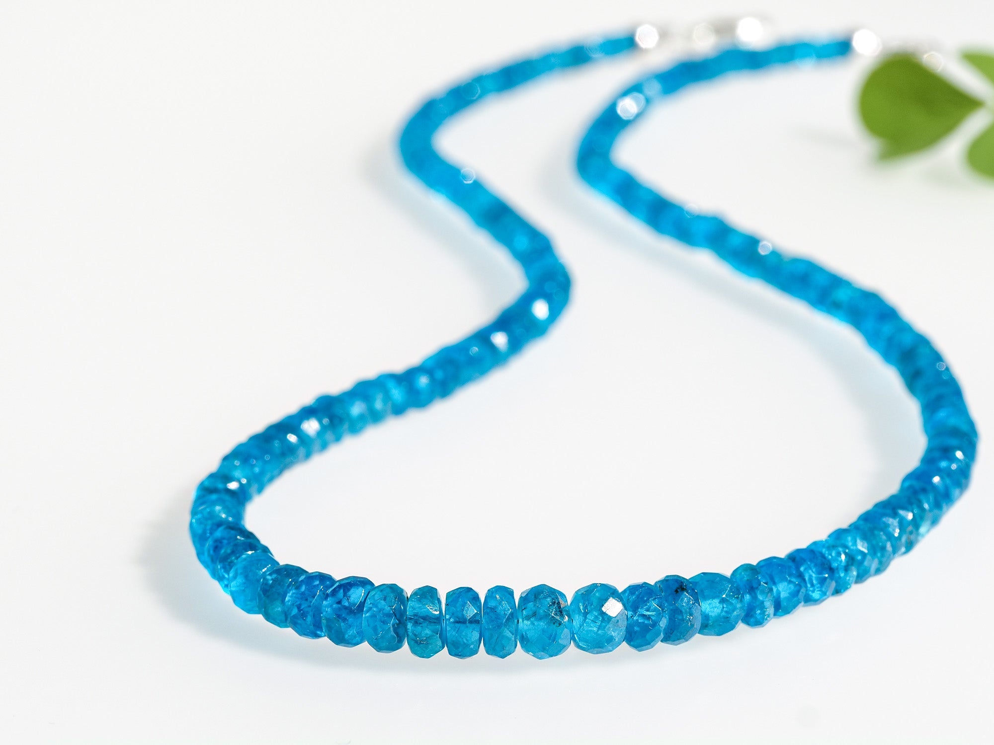 Neon Apatit Kette in Top Qualität mit 925 Silber Verschluss