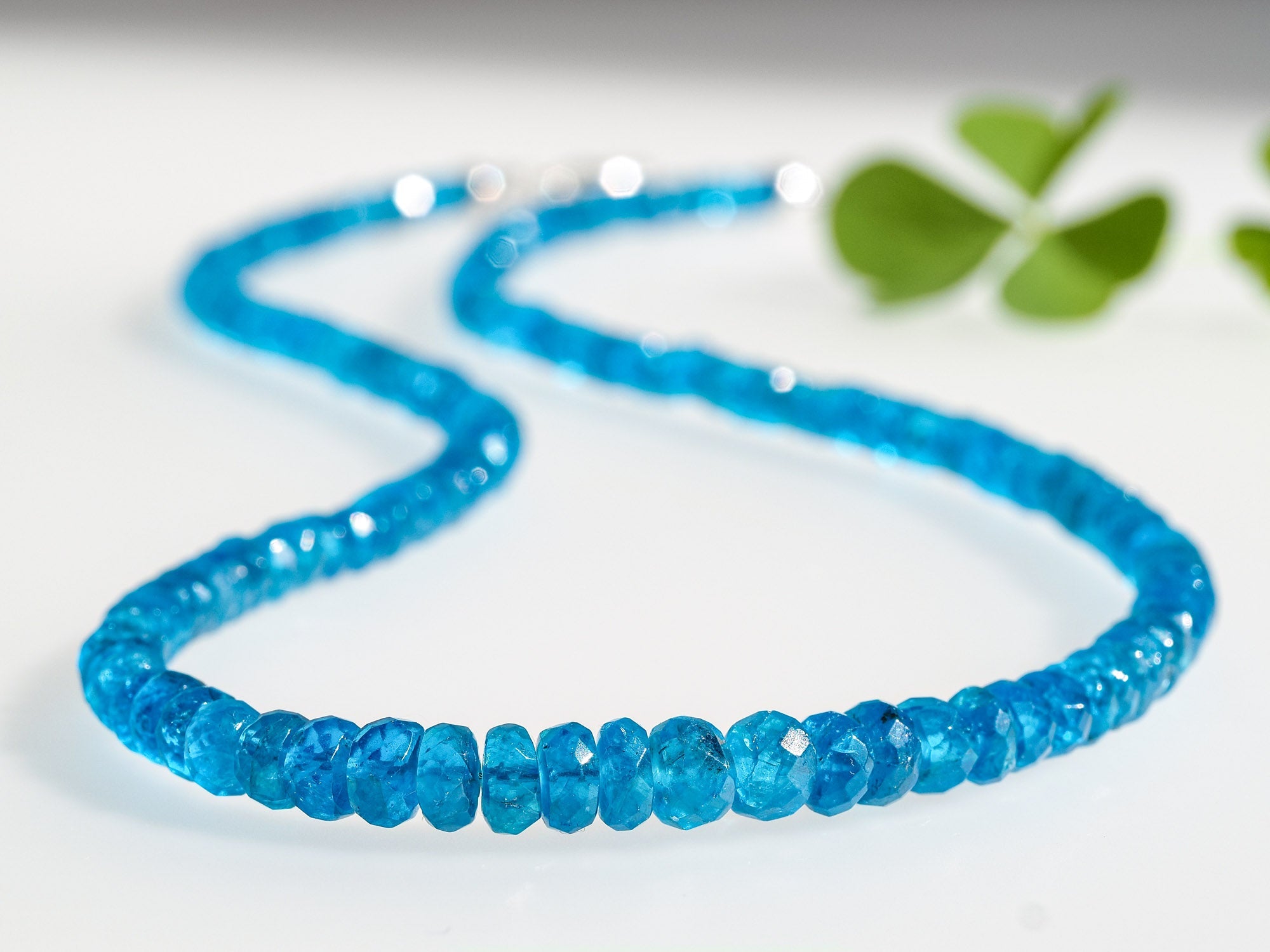 Neon Apatit Kette in Top Qualität mit 925 Silber Verschluss