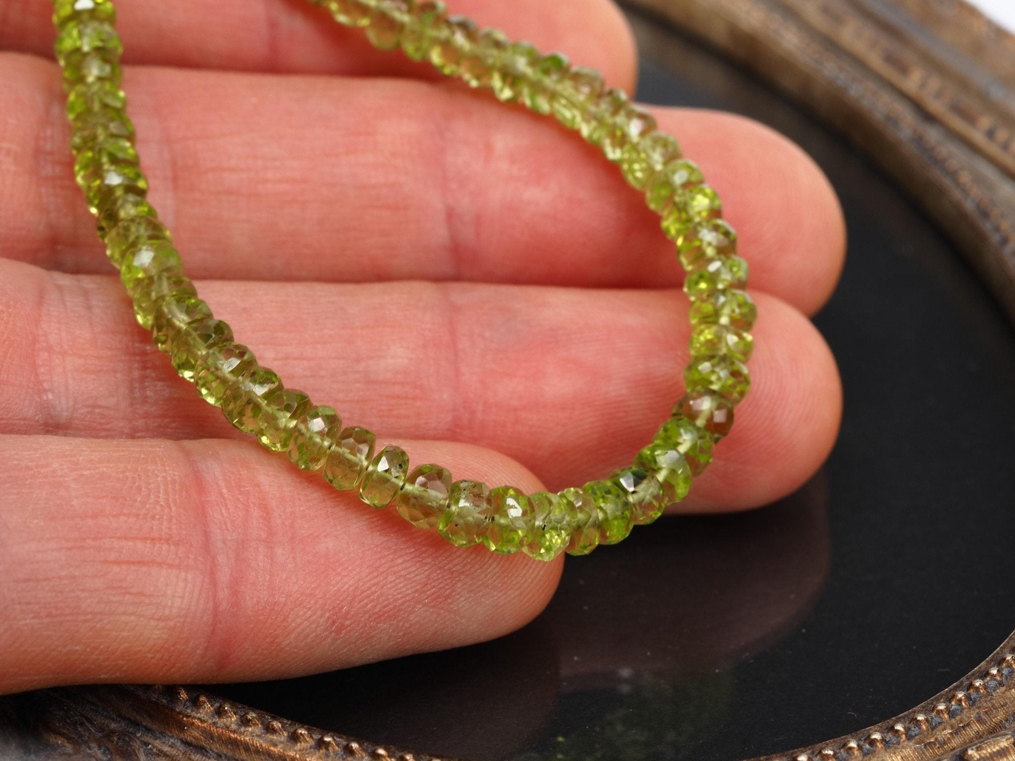 Peridot Armband aus naturbelassenem Edelstein in Grasgrün