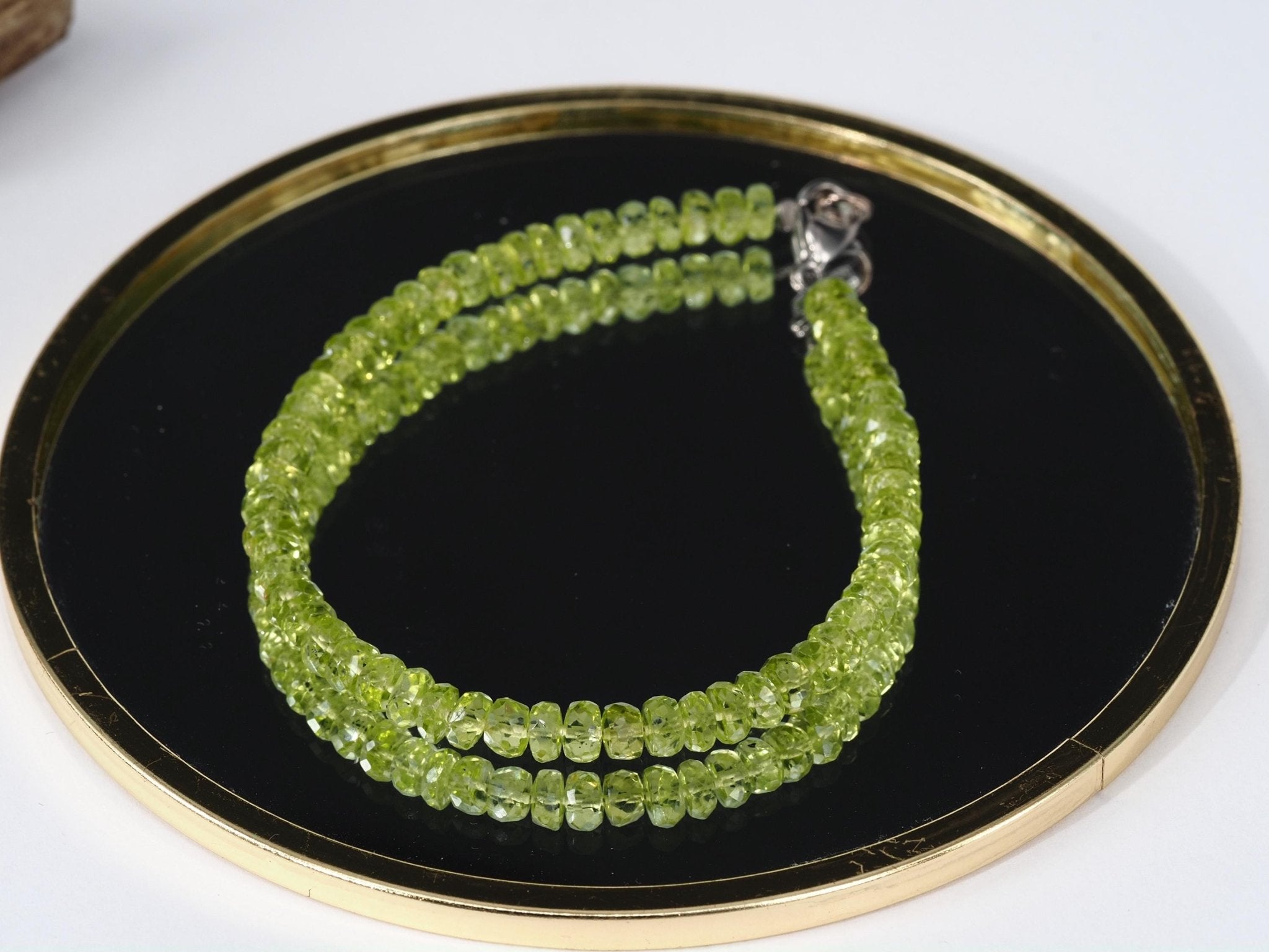 Peridot Armband aus naturbelassenem Edelstein in Grasgrün