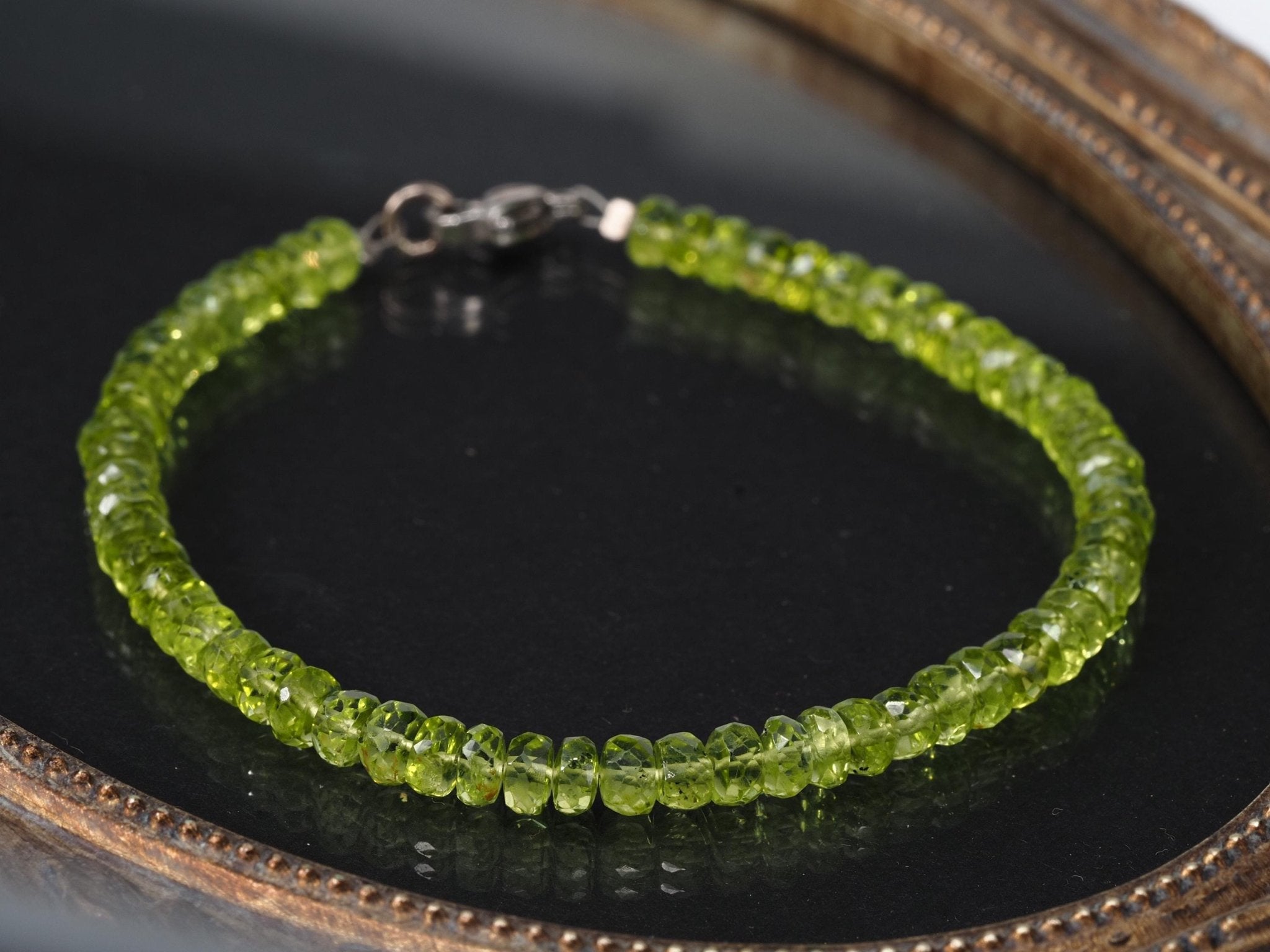 Peridot Armband aus naturbelassenem Edelstein in Grasgrün