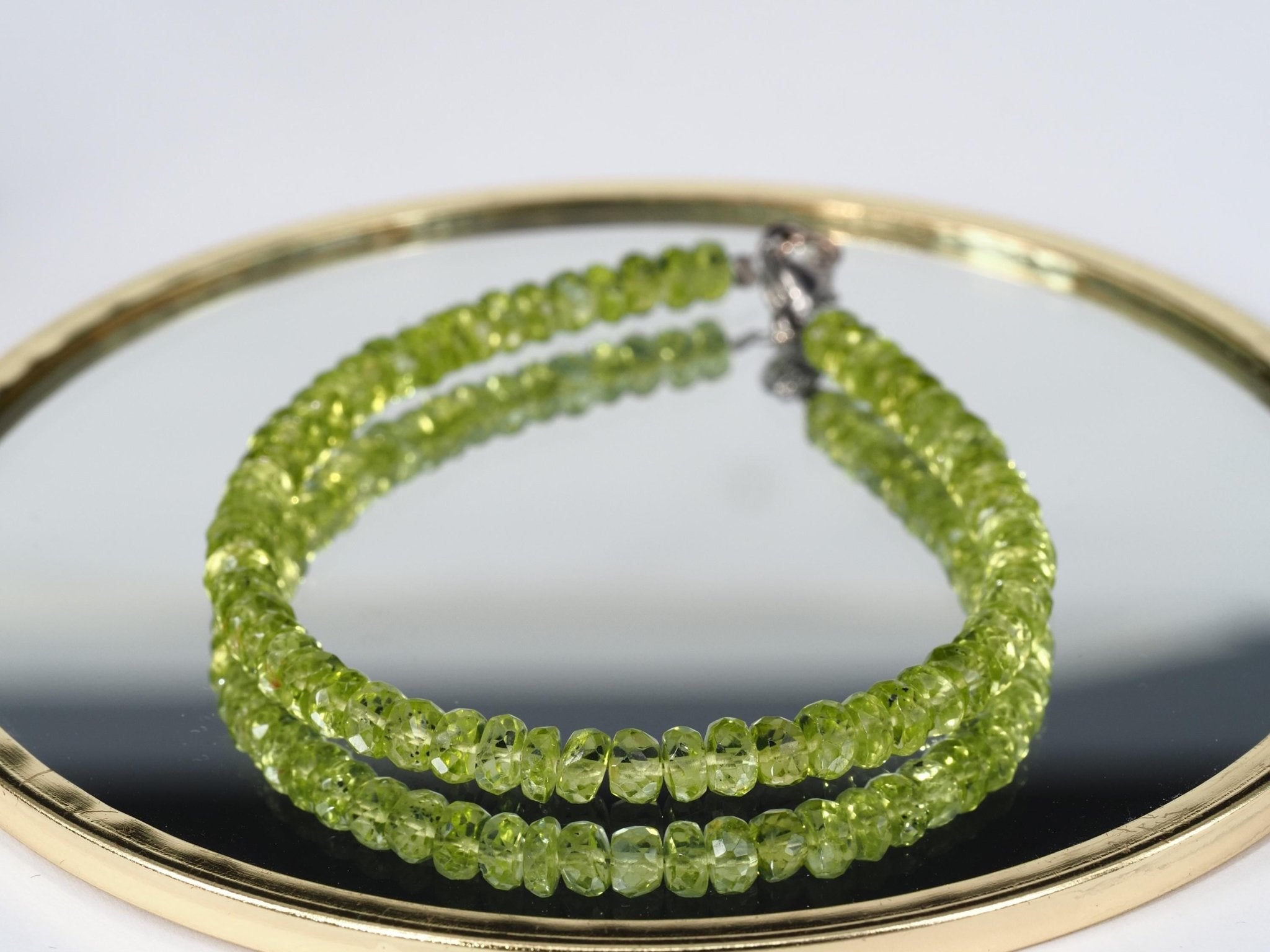Peridot Armband aus naturbelassenem Edelstein in Grasgrün