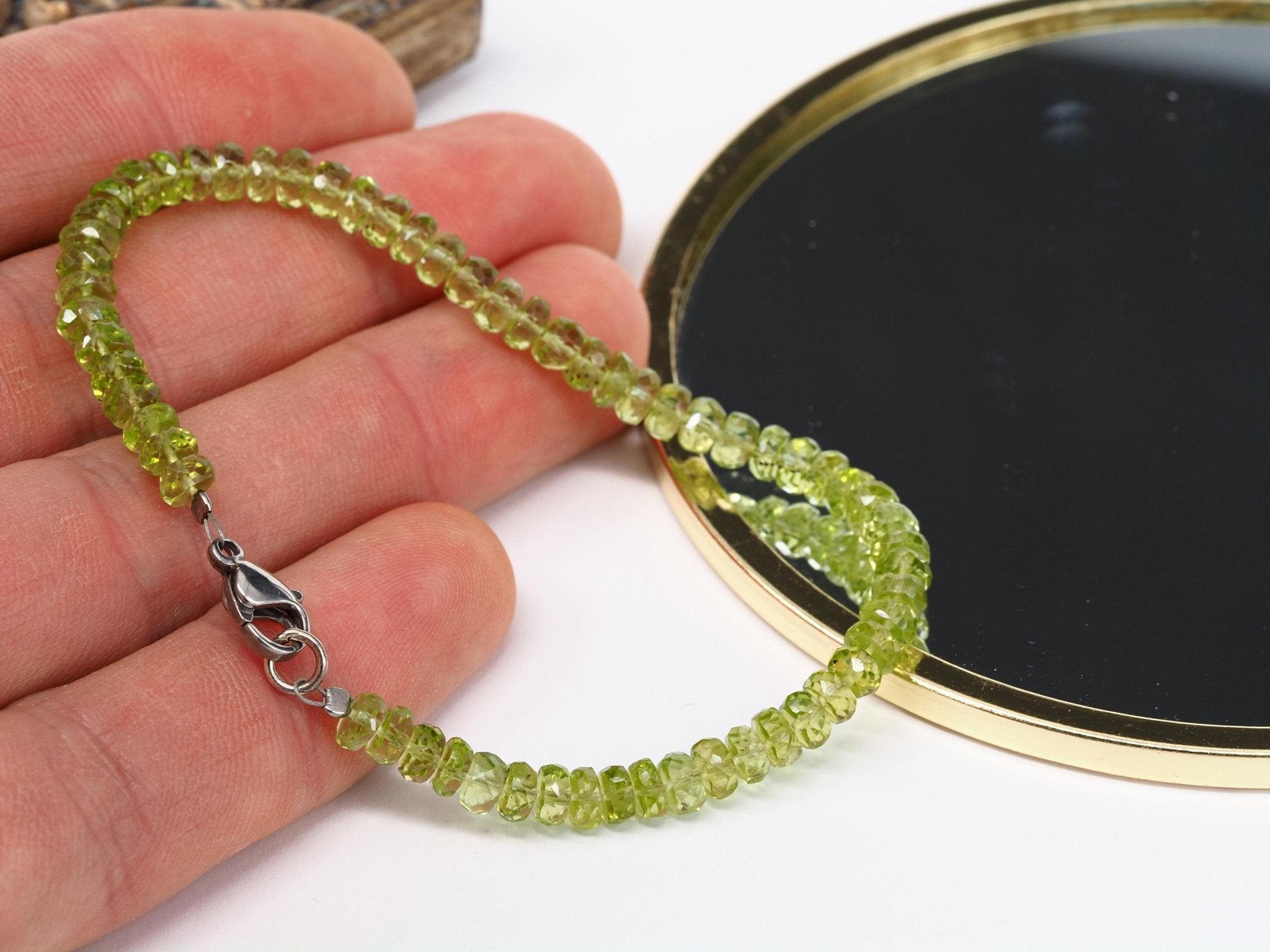 Peridot Armband aus naturbelassenem Edelstein in Grasgrün