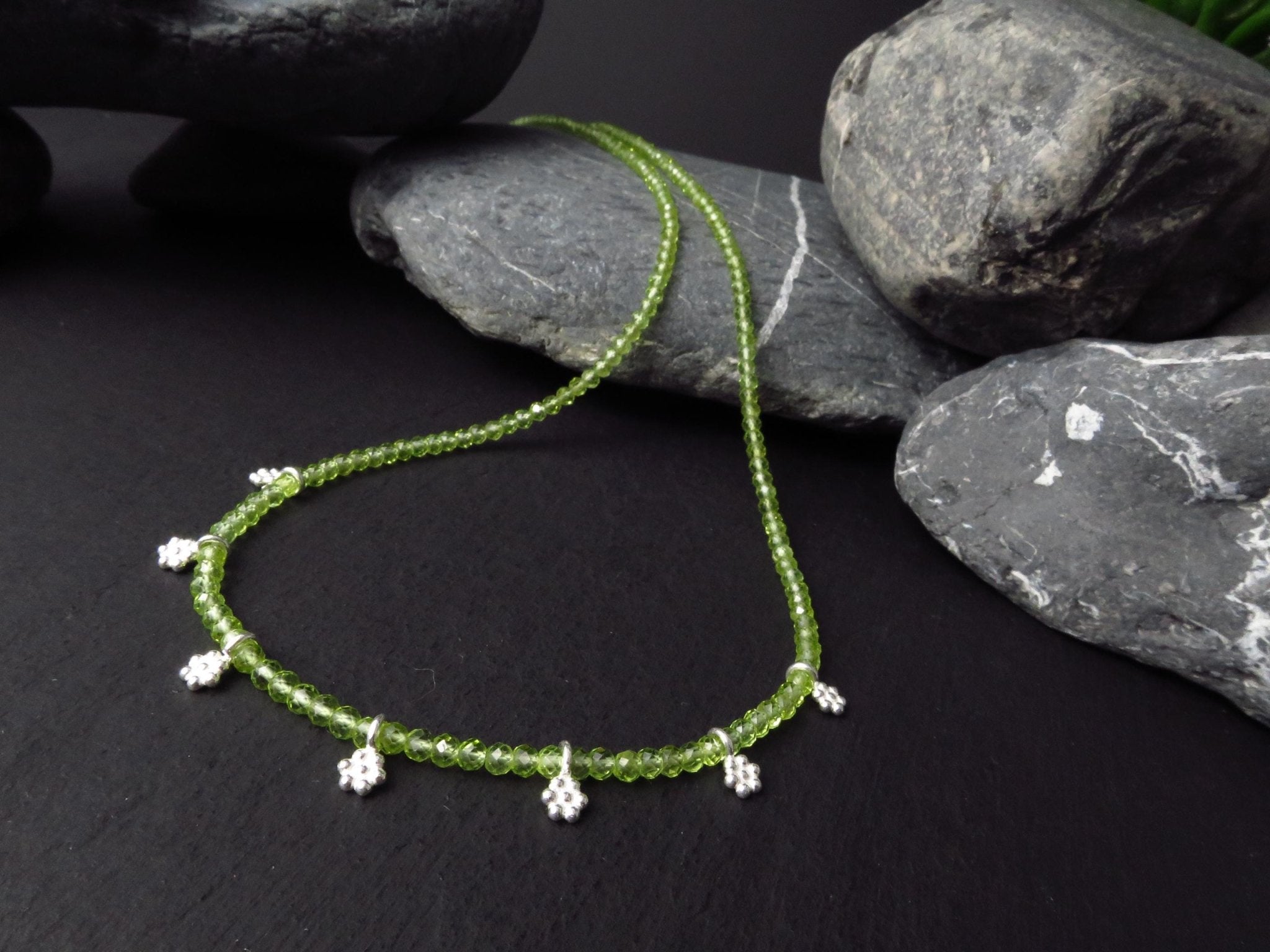 Peridot Kette grün Edelsteinkette 49cm Blumen Silber