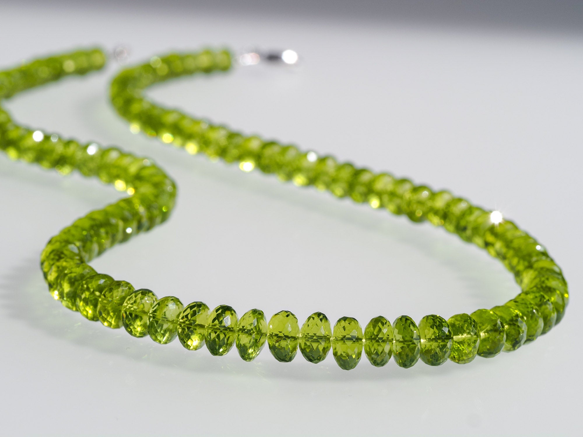 Peridot Kette in seltener Größe & Qualität