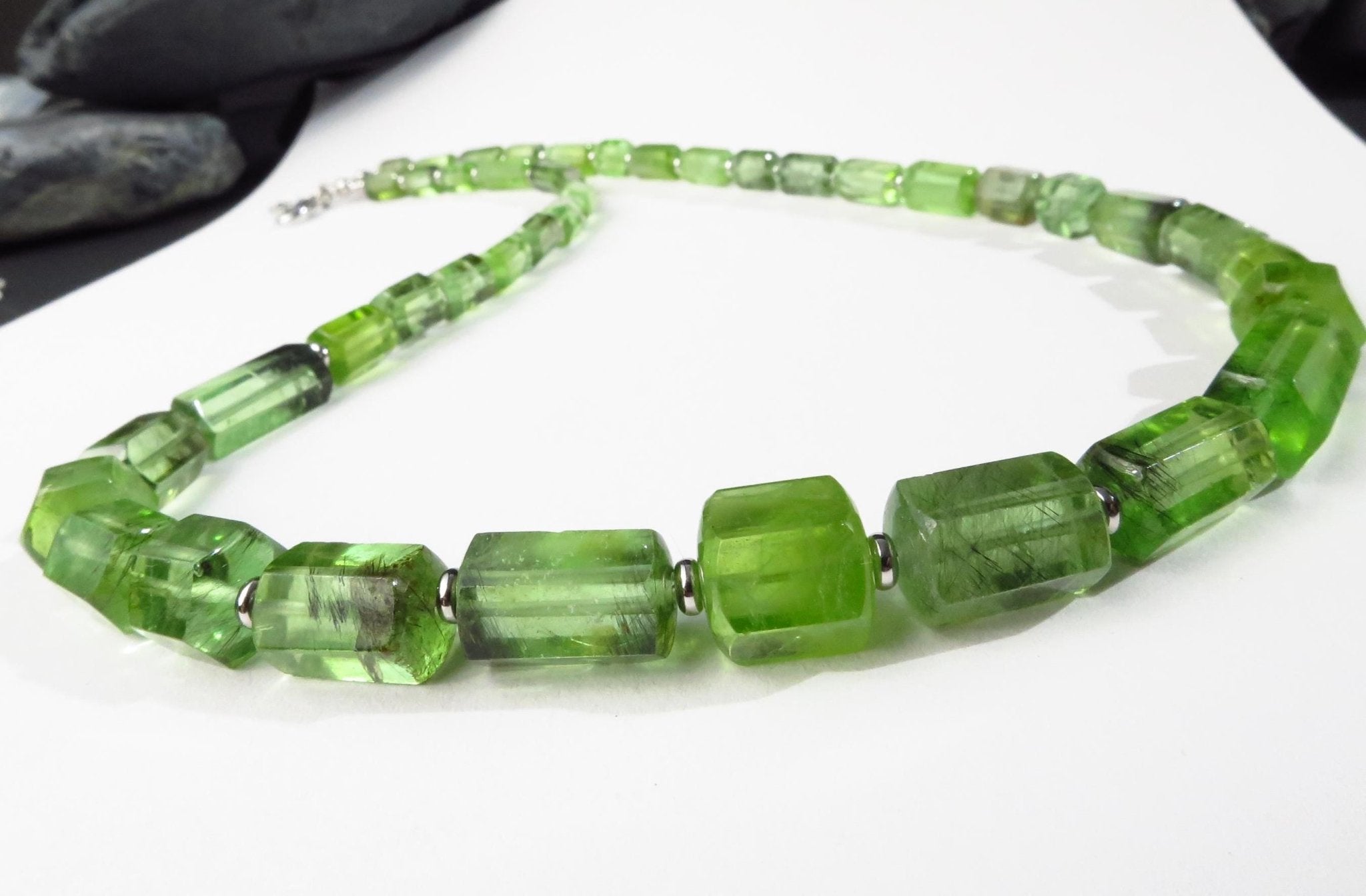 Peridot Ludwigit Kristalle Nadeln Kette Silber Rarität