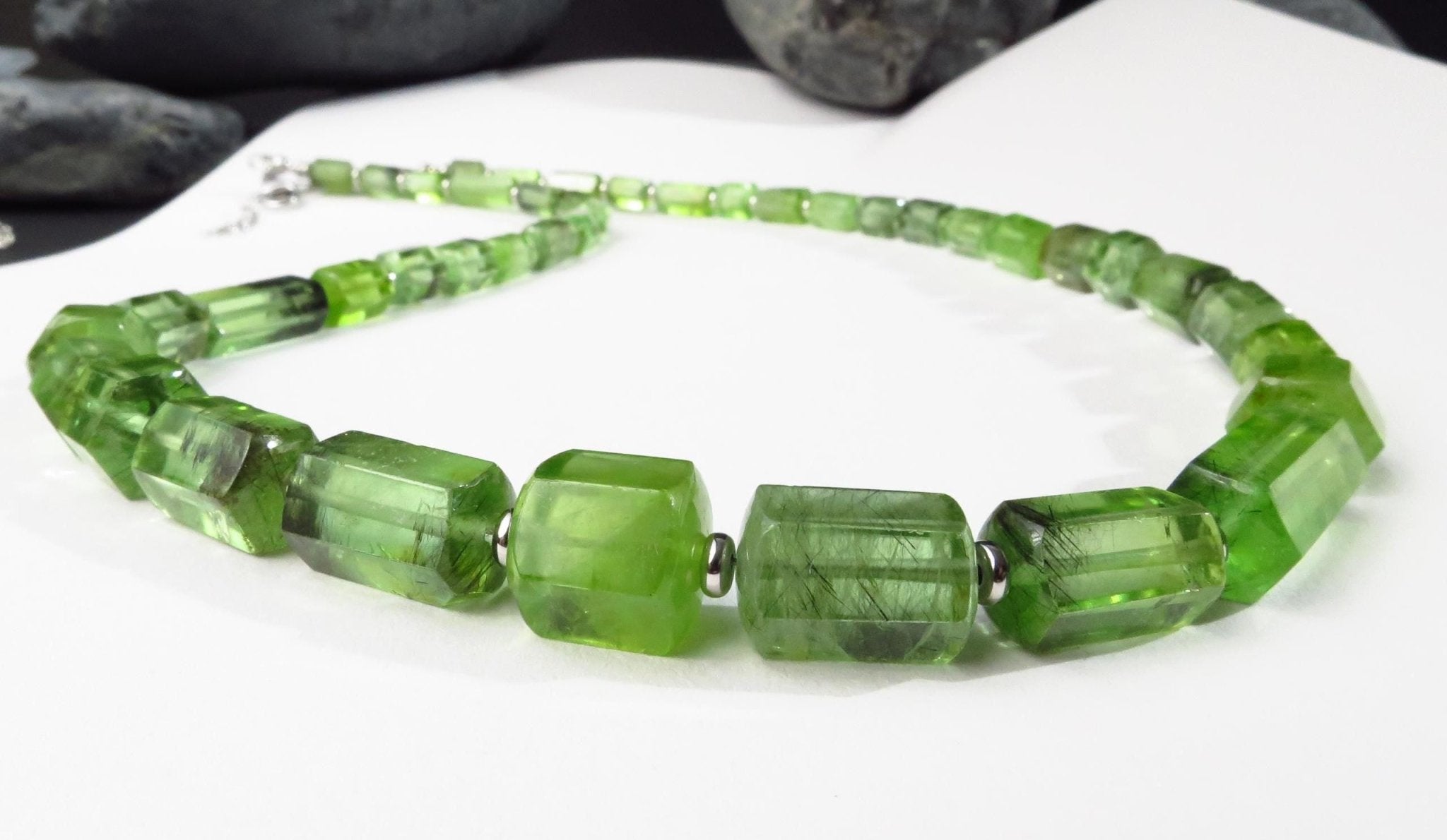 Peridot Ludwigit Kristalle Nadeln Kette Silber Rarität