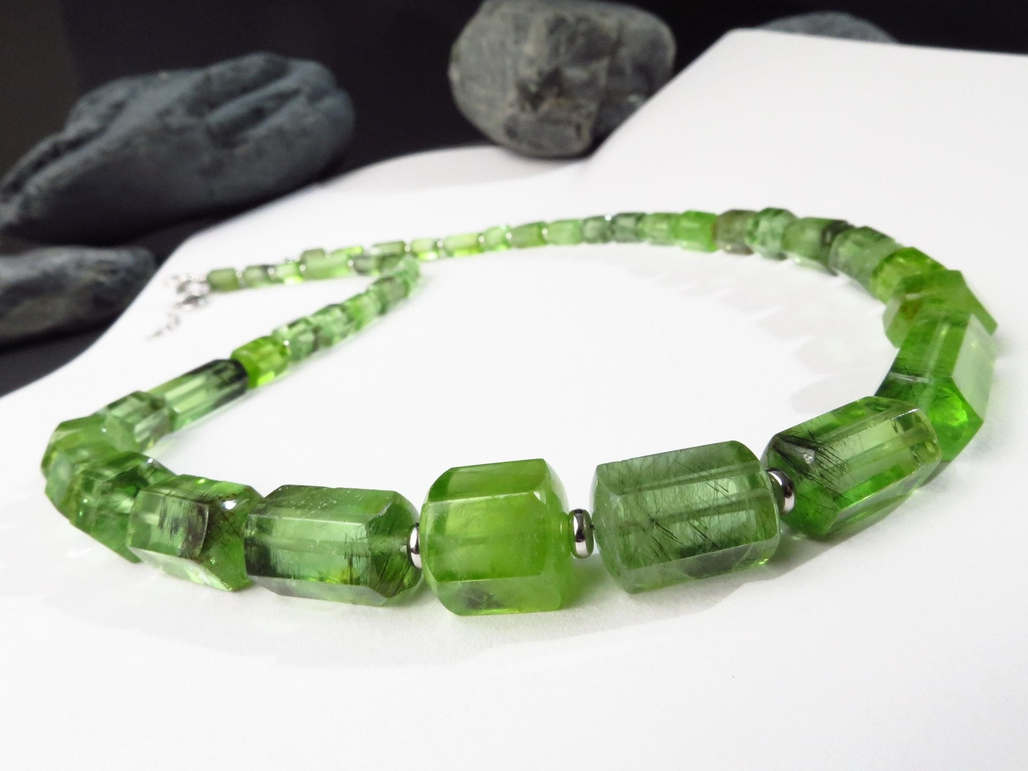 Peridot Ludwigit Kristalle Nadeln Kette Silber Rarität