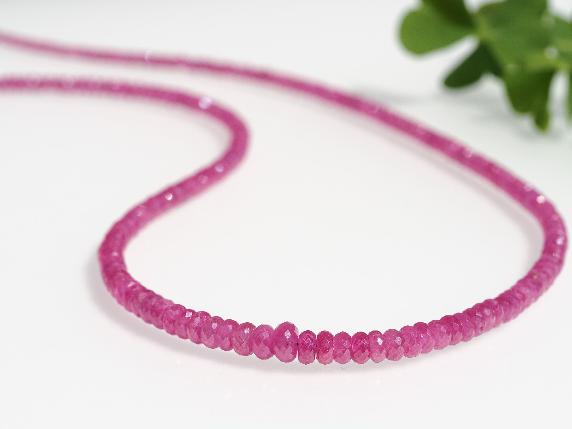 Pink Saphir Kette 925 Silber – facettiert & selten
