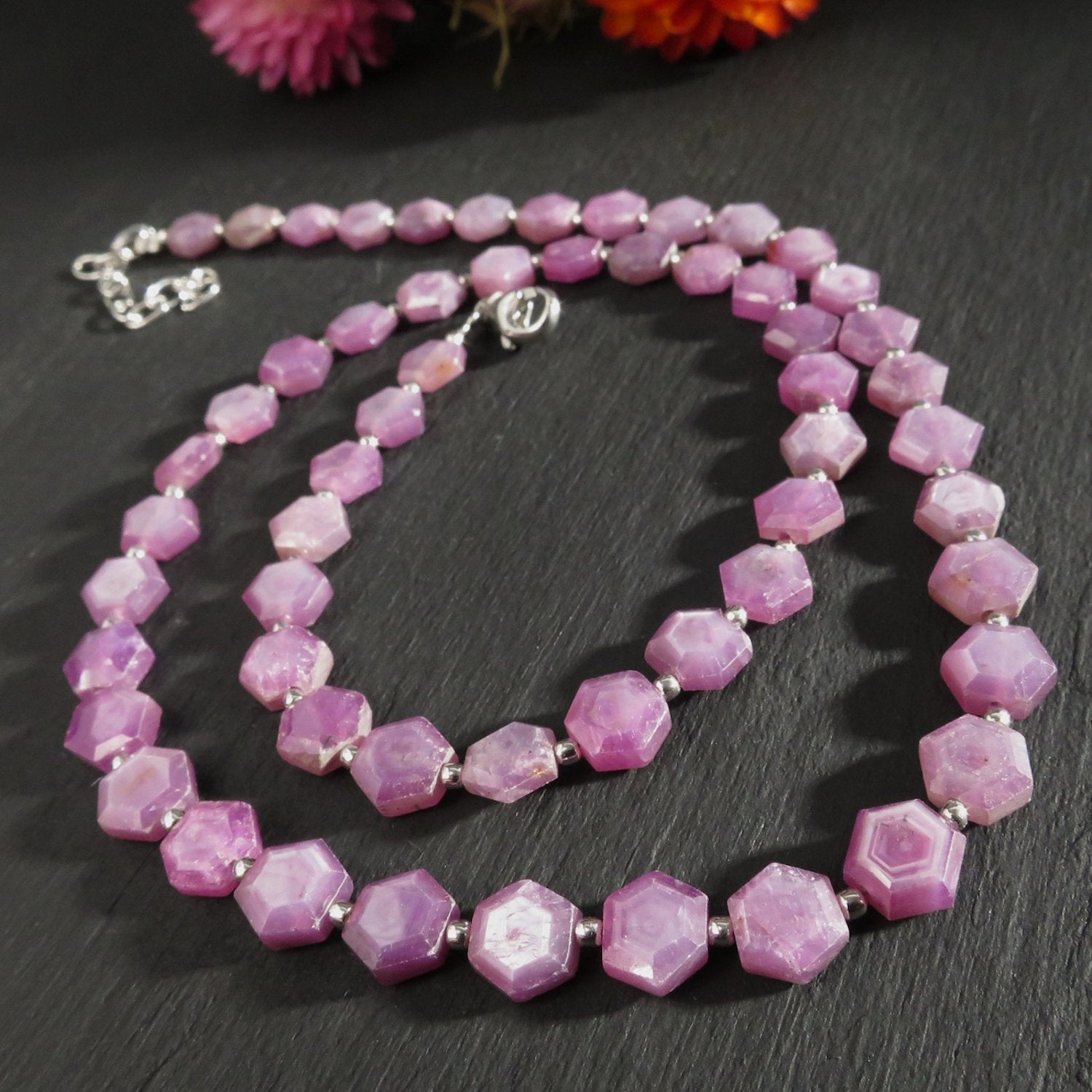 Rubin Ketten – die zeitlose Eleganz roter Edelsteine