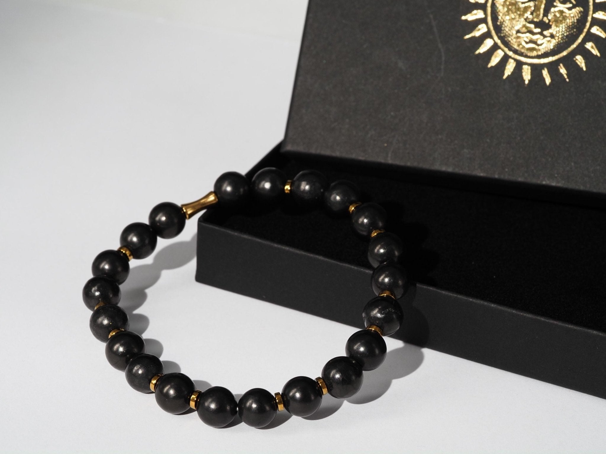 Schungit Armband – edles Schmuckstück aus schwarzem Schungit