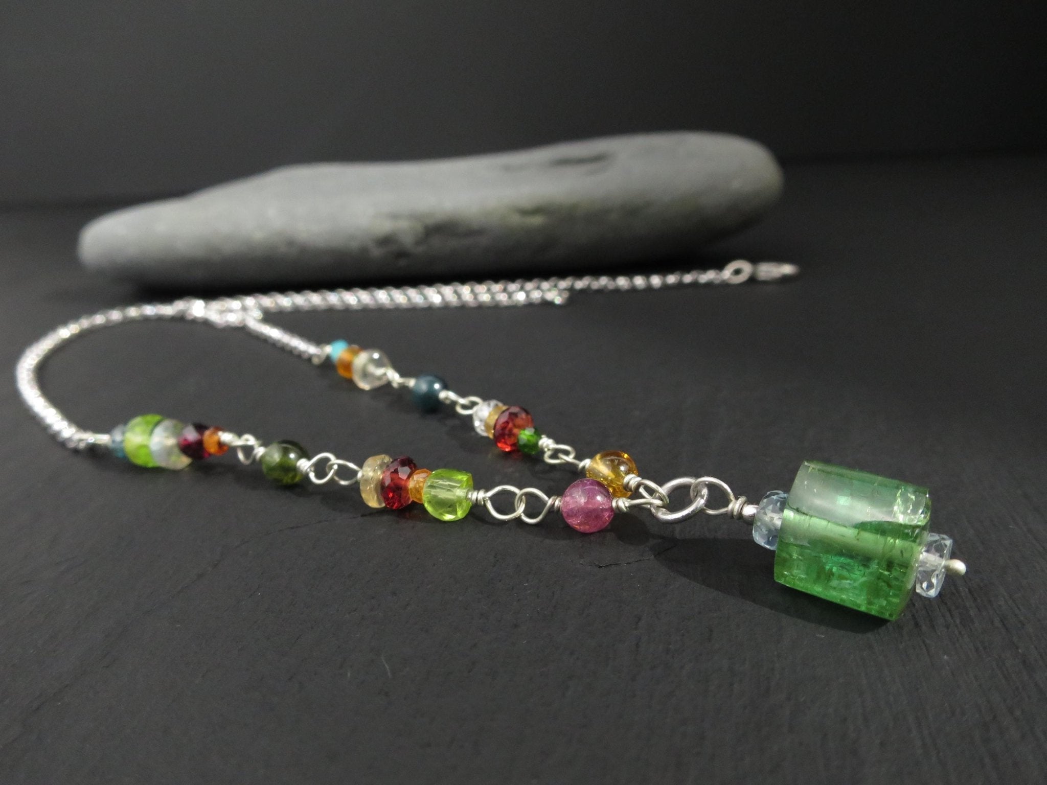 Turmalin Anhänger Silber Kette grün Turmalin Spitze Rosary Silber Turmalin Kristall Anhänger Rosenkranz Silber Edelstein Bunt Kette Silber