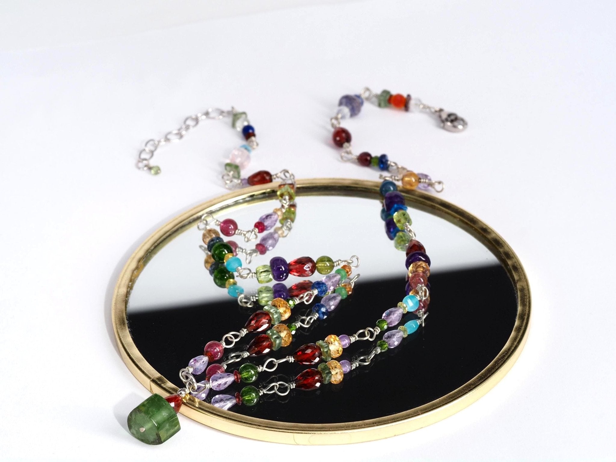 Turmalin Kette Silber – Farbenfrohe Rosenkranz Edelsteinkette mit grüner Turmalin - Spitze, handgefertigtes Einzelstück