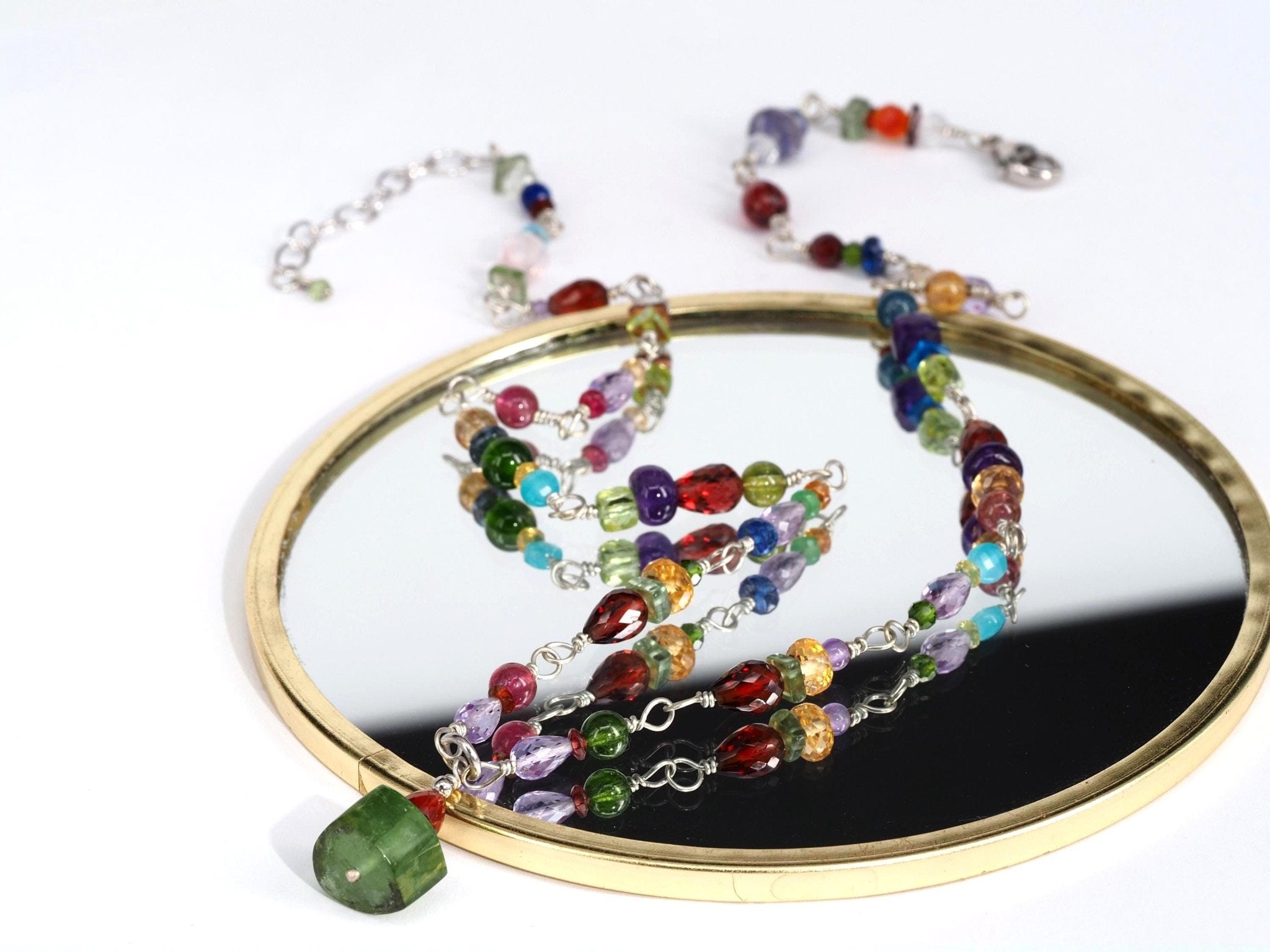 Turmalin Kette Silber – Farbenfrohe Rosenkranz Edelsteinkette mit grüner Turmalin - Spitze, handgefertigtes Einzelstück