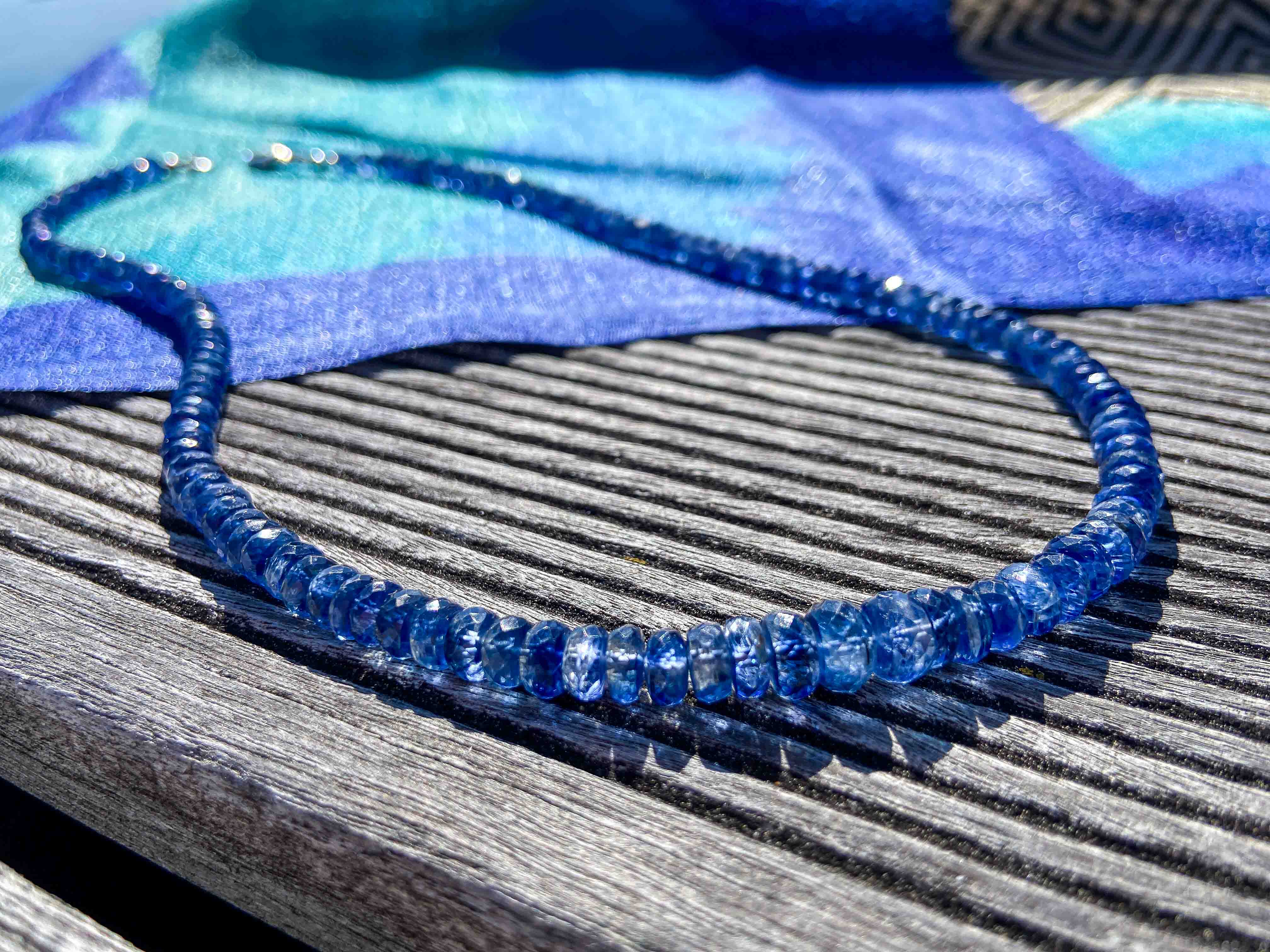 Facettierte Kyanit Kette mit 925 Silber – selten & intensiv