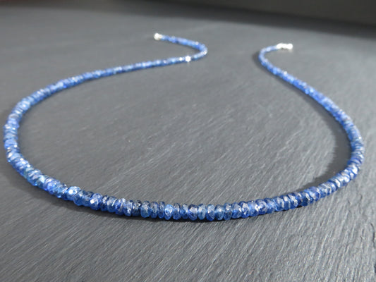 Zarte Blaue Saphir Kette  Collier facettiert Steine Natur Sterling Silber rhodiniert Verschluss , Edelstein Perlen Kette