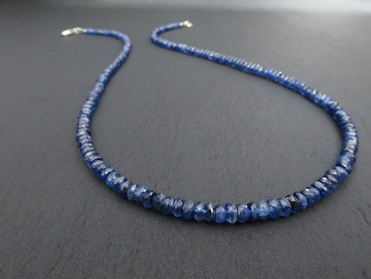 Blaue Saphir Kette  Collier facettiert Steine Natur Sterling Silber rhodiniert Verschluss , Edelstein Perlen Kette